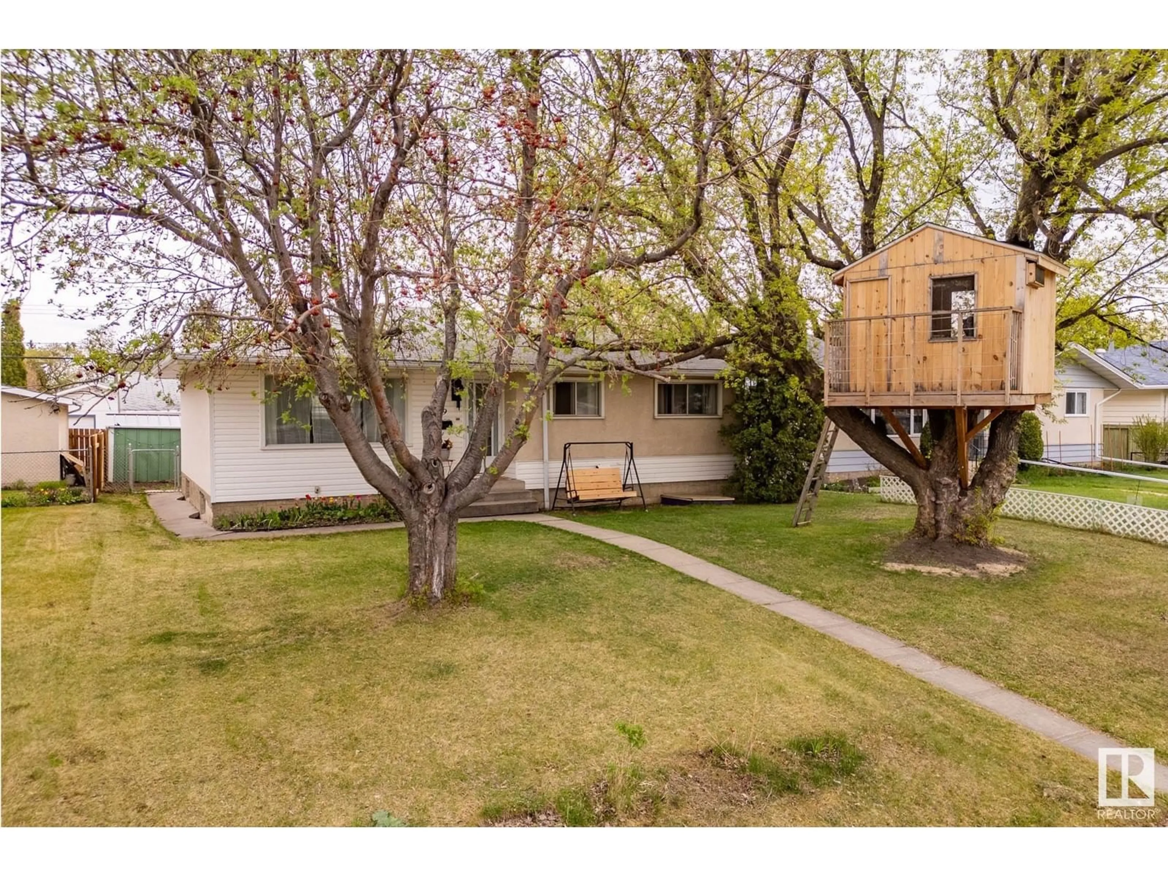 A pic from outside/outdoor area/front of a property/back of a property/a pic from drone, street for NW - 8309 161 ST, Edmonton Alberta T5R2K7
