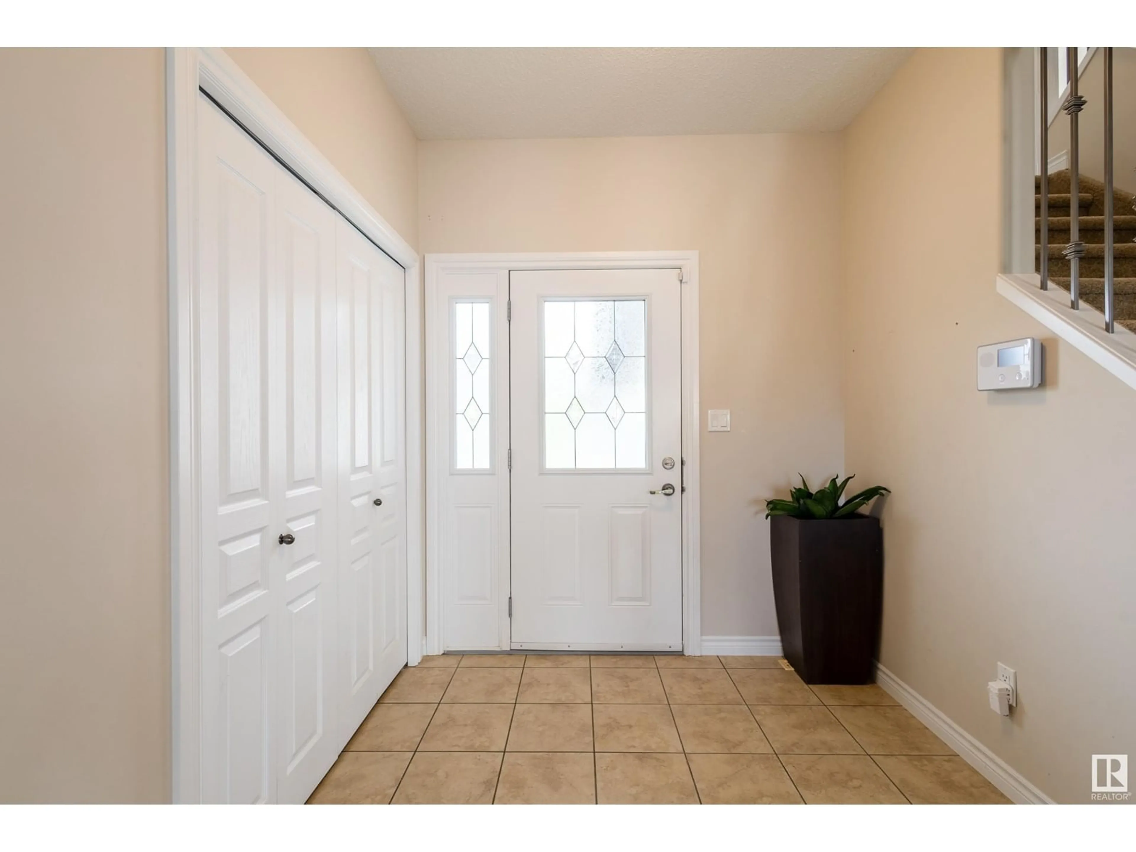 Indoor entryway for SW - 656 171 ST, Edmonton Alberta T6W0M1
