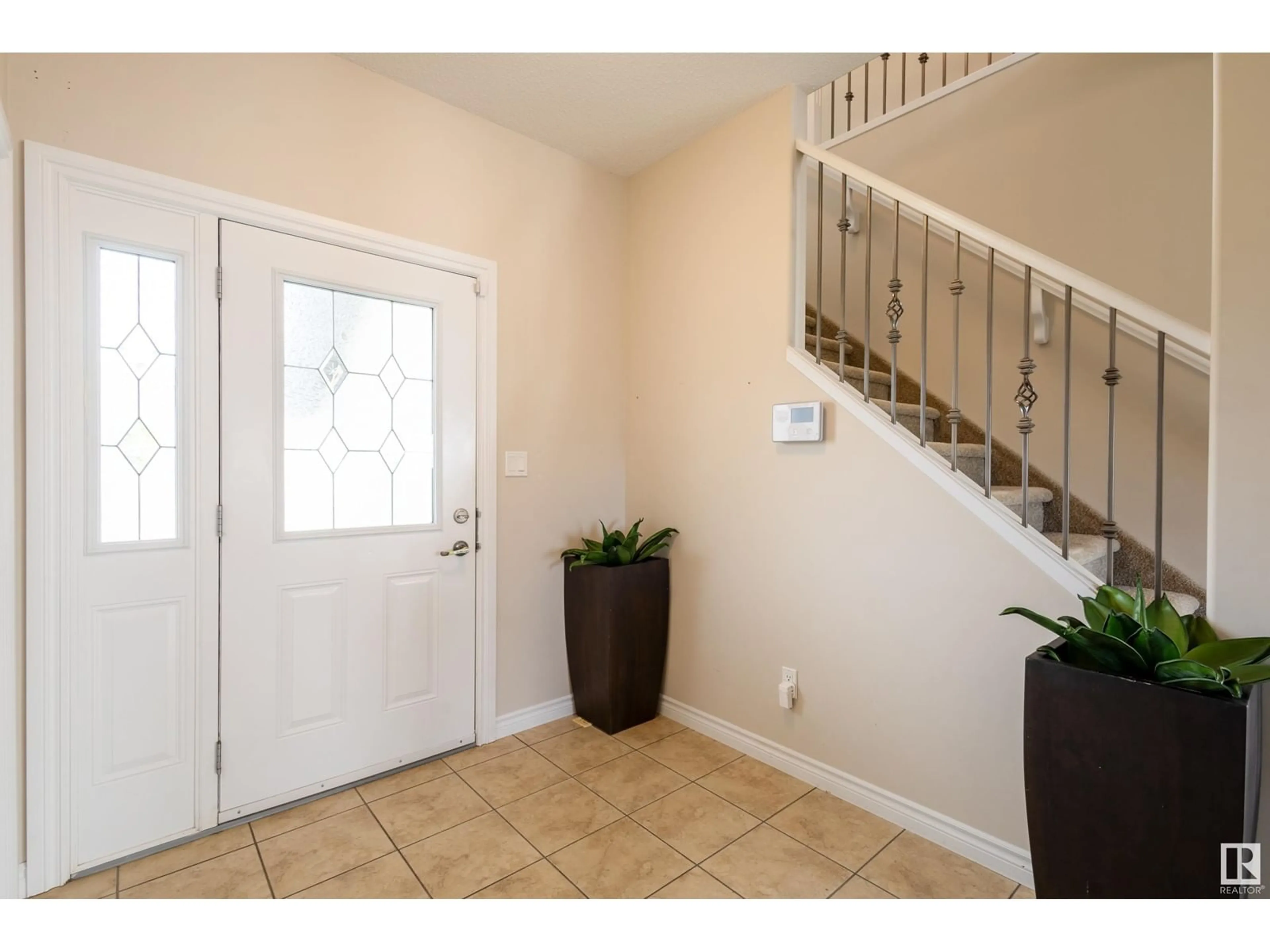 Indoor entryway for SW - 656 171 ST, Edmonton Alberta T6W0M1
