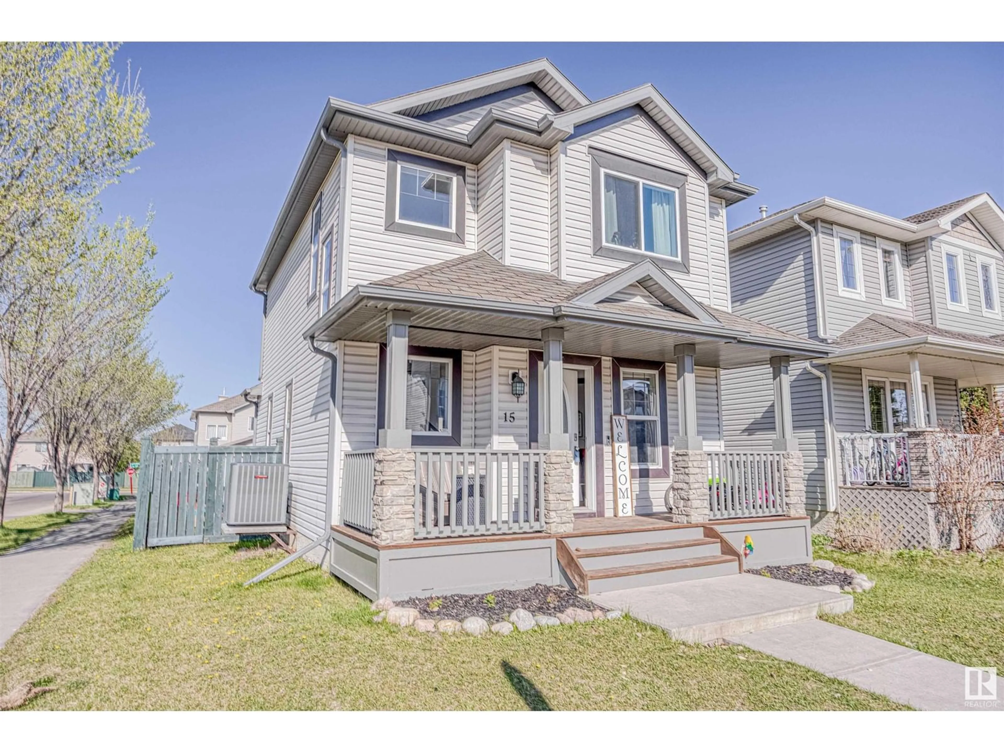 Home with vinyl exterior material, street for 15 VERNON ST, Spruce Grove Alberta T7X0B8
