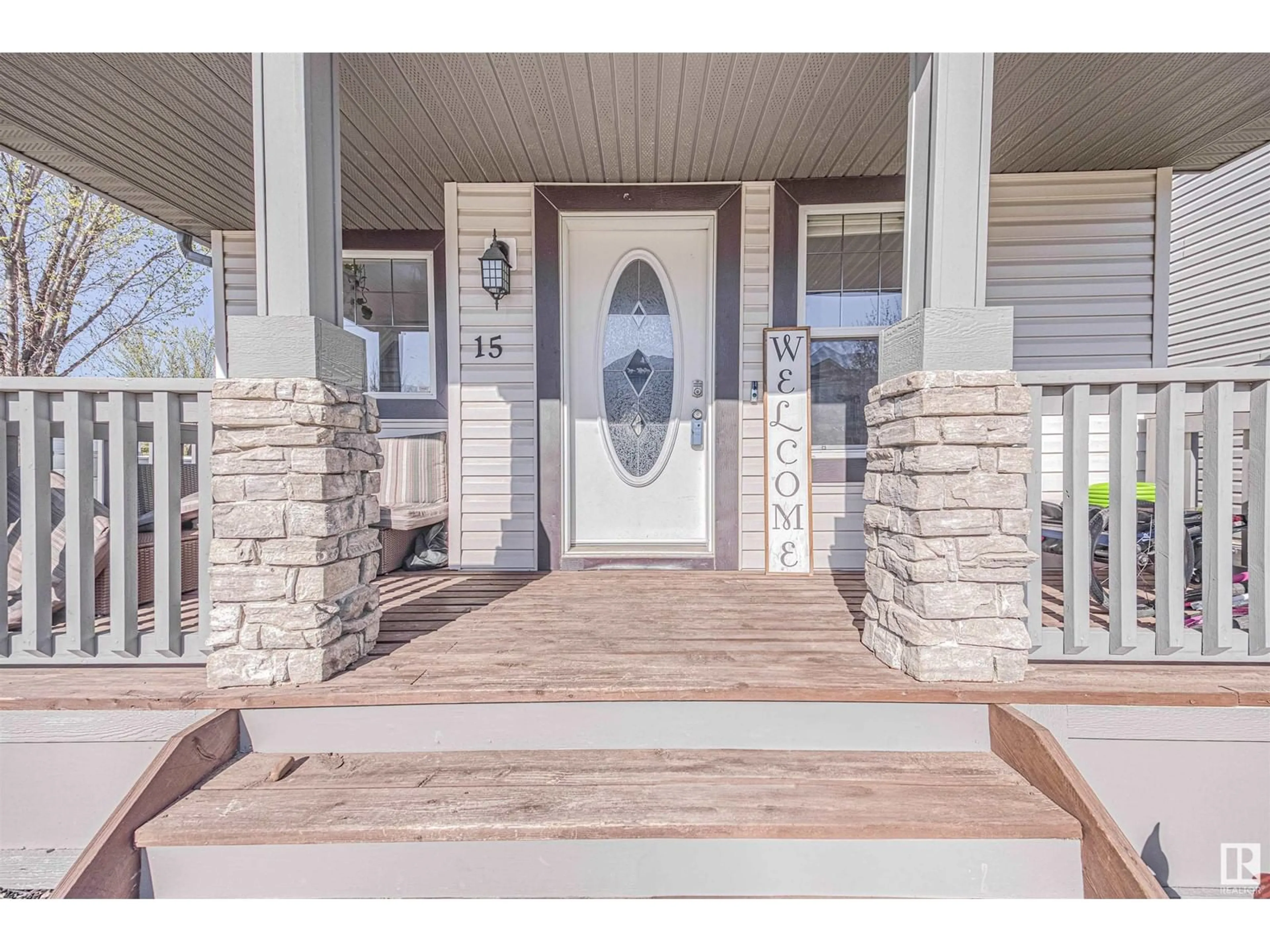 Indoor entryway for 15 VERNON ST, Spruce Grove Alberta T7X0B8