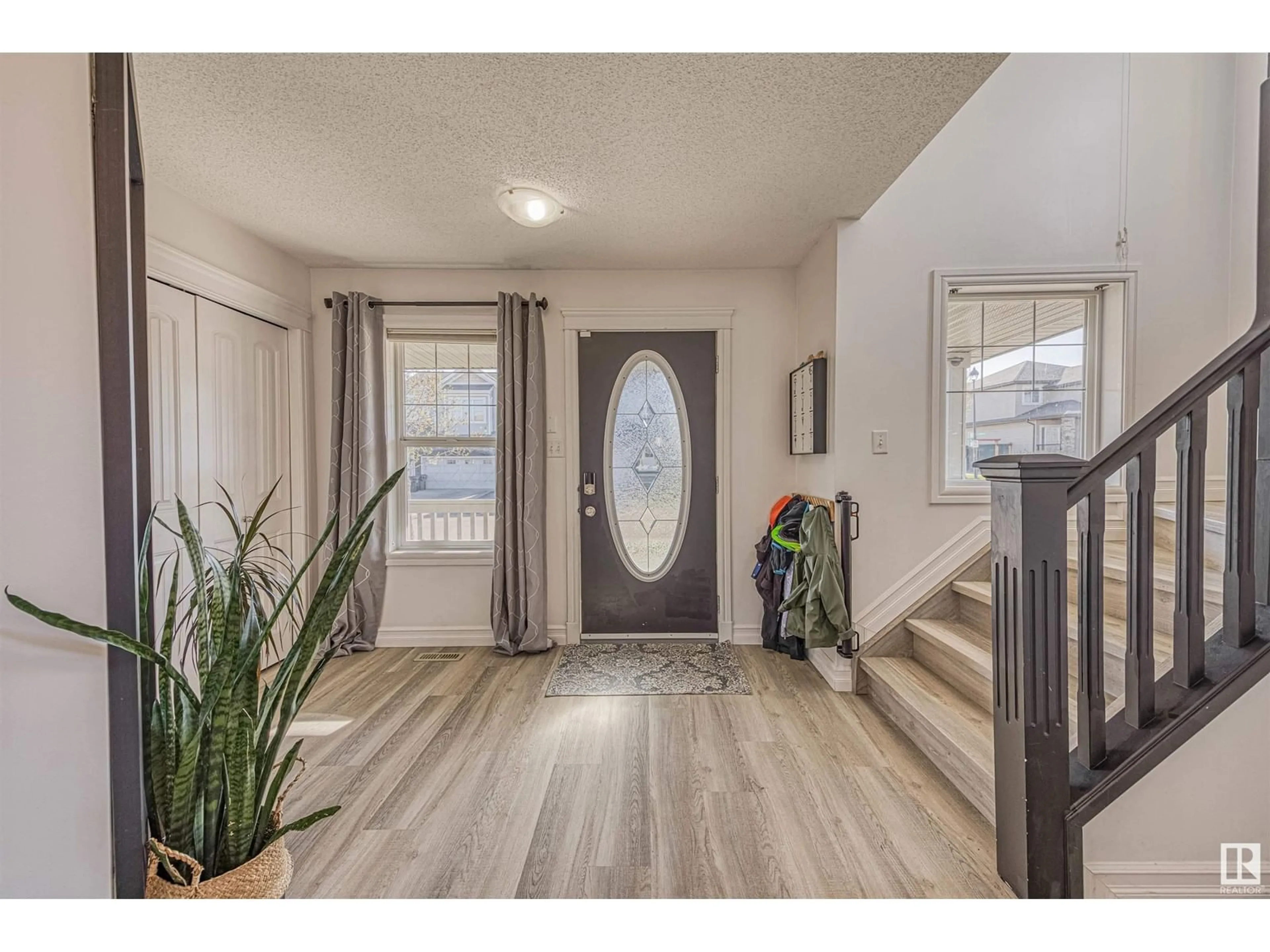 Indoor entryway for 15 VERNON ST, Spruce Grove Alberta T7X0B8