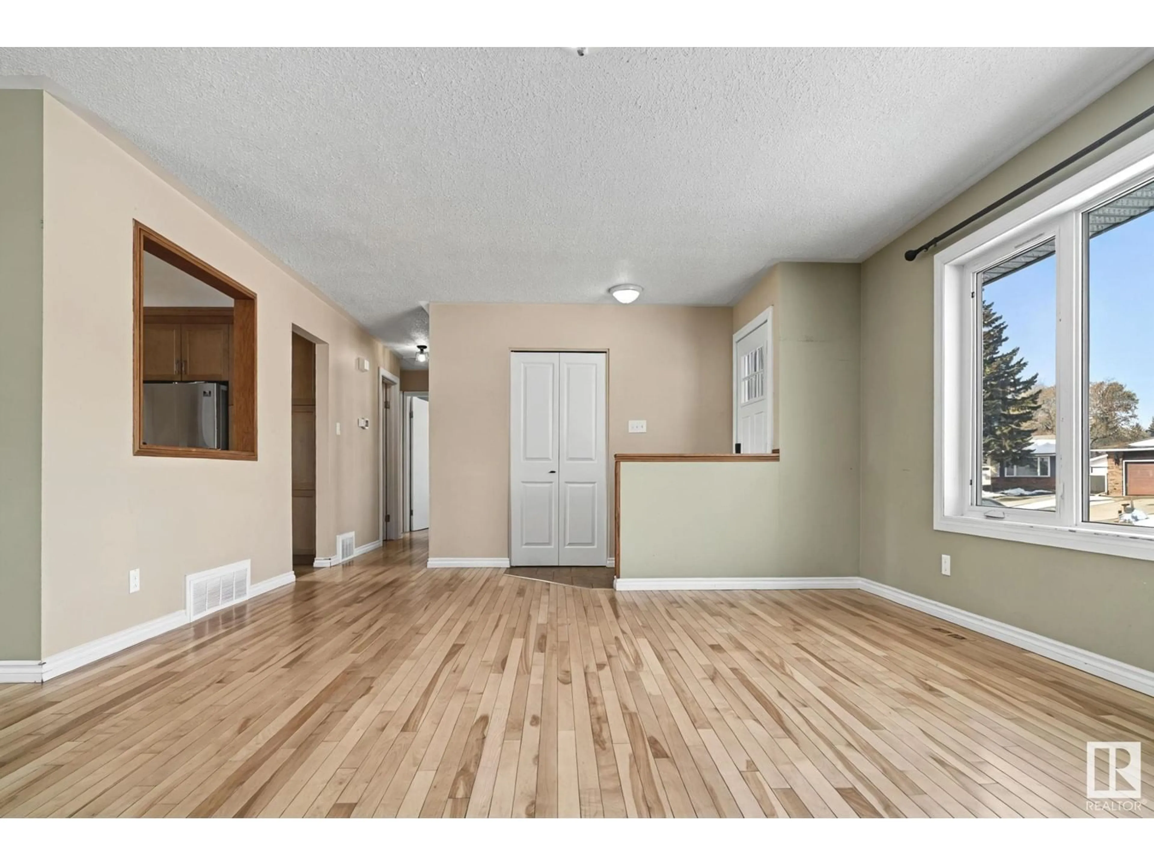 Unknown for 8107 22 AV, Edmonton Alberta T6X1Z2