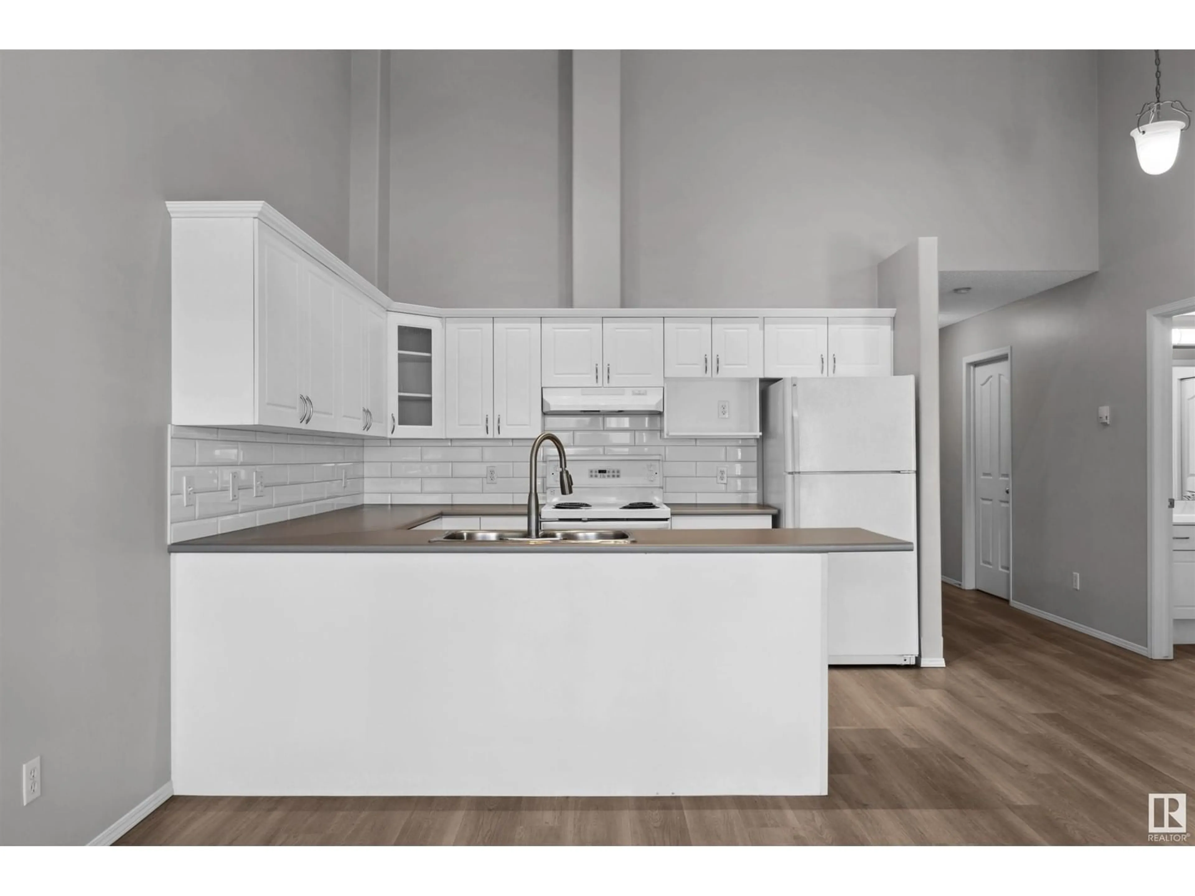 Standard kitchen, unknown for 510 - 10311 111 ST NW, Edmonton Alberta T5K2Y8