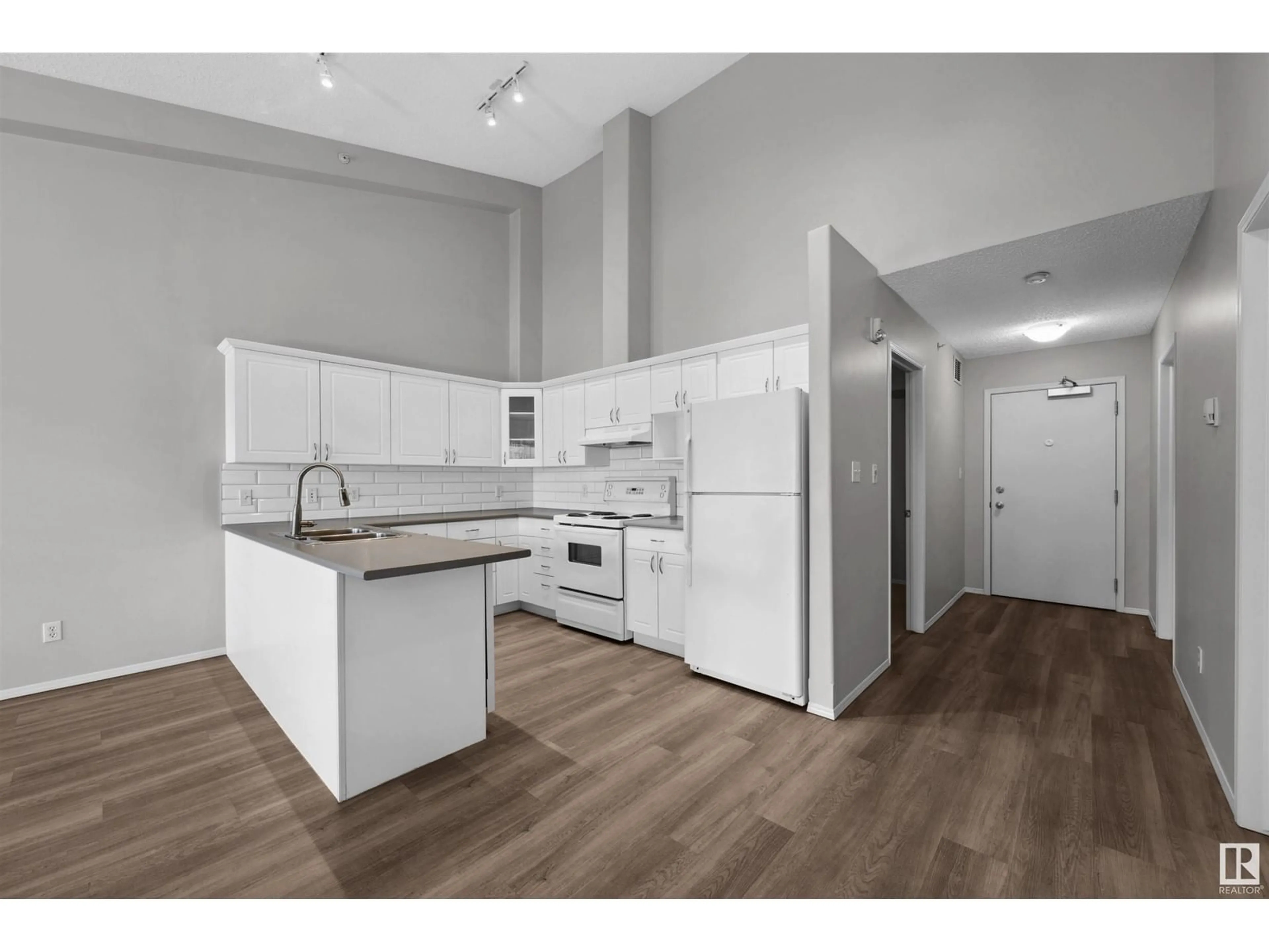 Standard kitchen, unknown for 510 - 10311 111 ST NW, Edmonton Alberta T5K2Y8