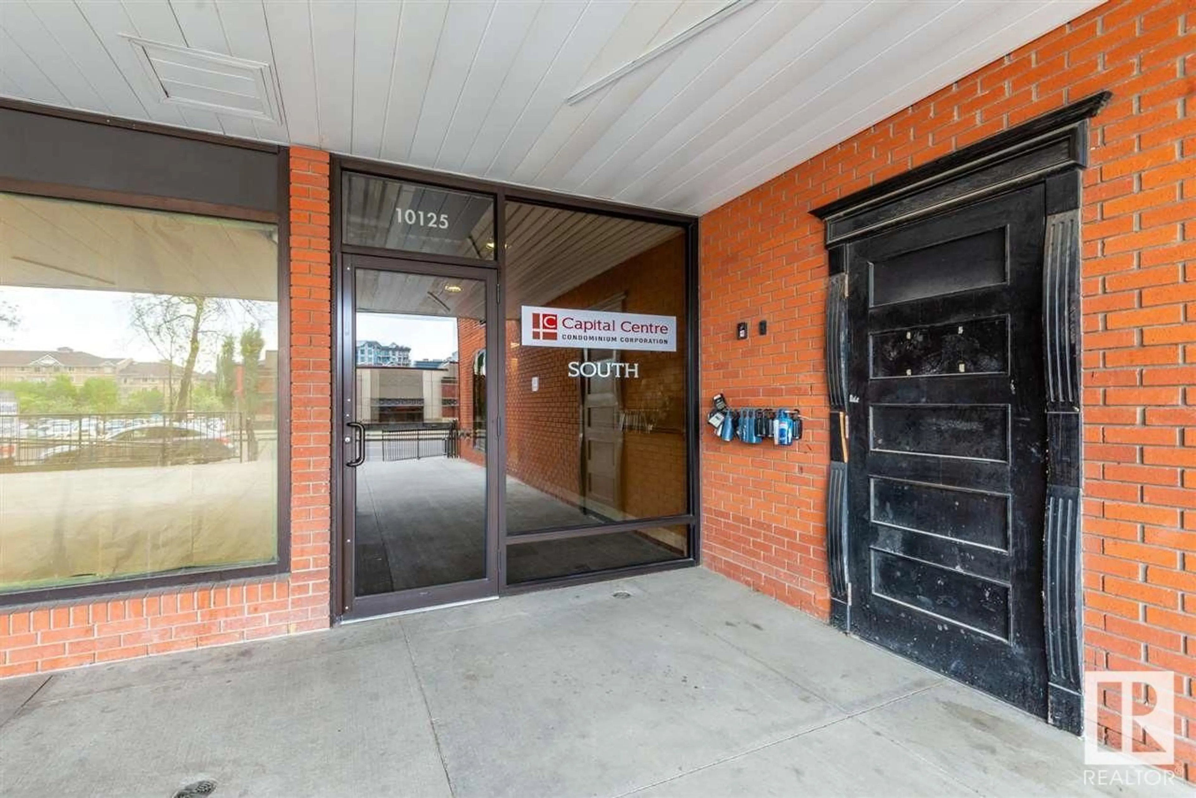 Indoor foyer for 902 - 10125 109 ST, Edmonton Alberta T5J3P1