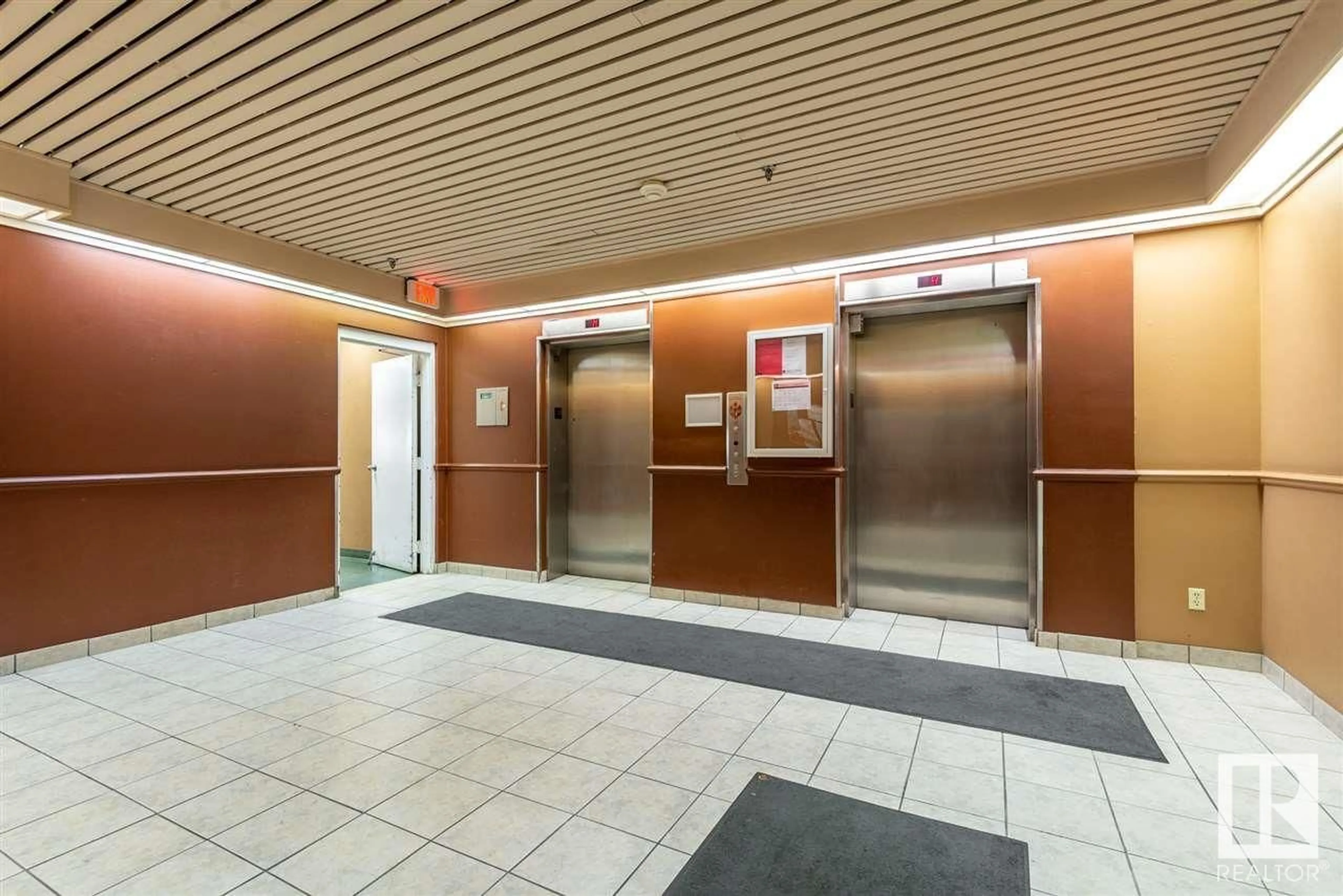 Indoor foyer for 902 - 10125 109 ST, Edmonton Alberta T5J3P1