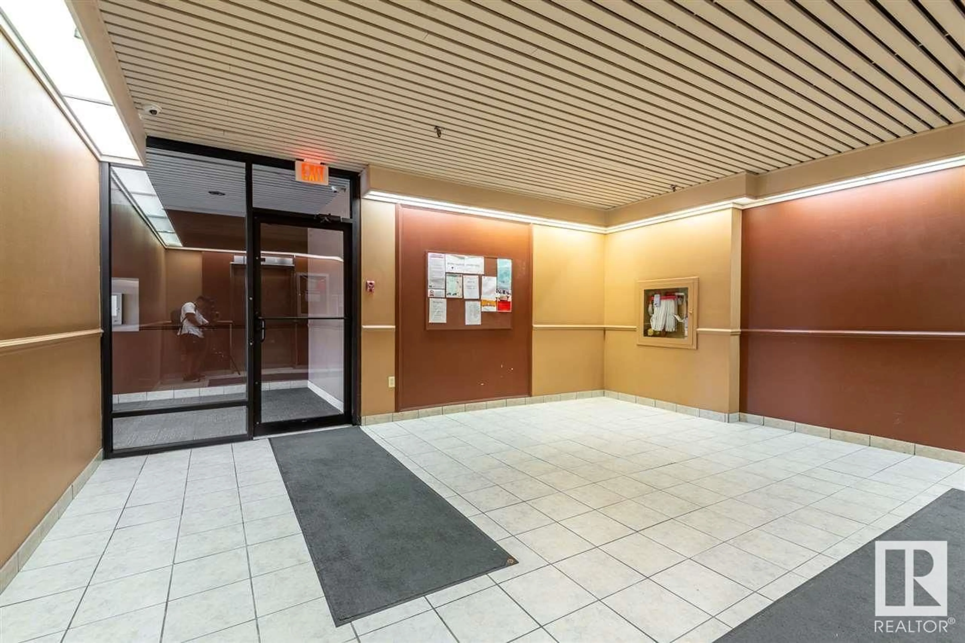 Indoor foyer for 902 - 10125 109 ST, Edmonton Alberta T5J3P1