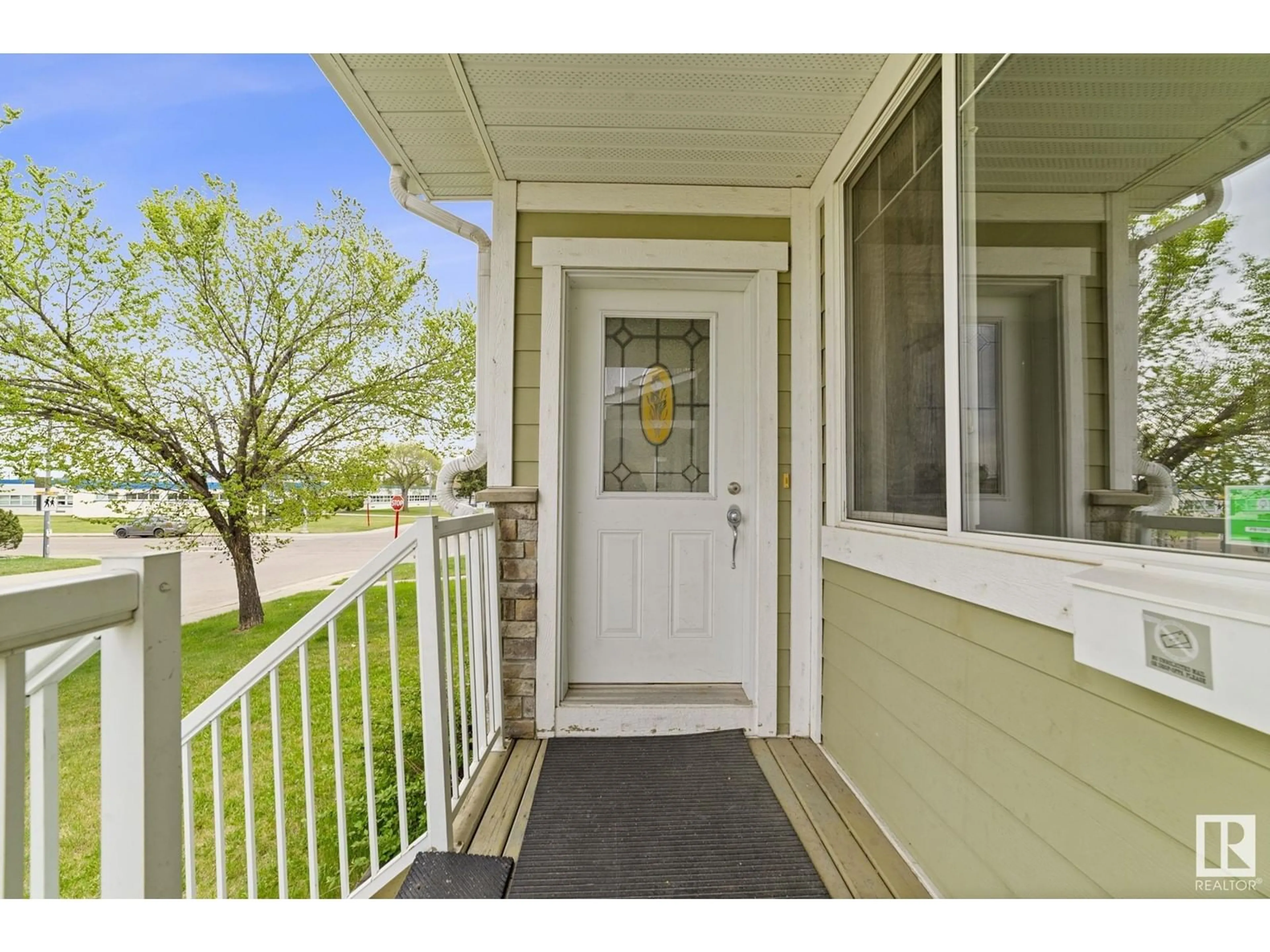 Indoor entryway for 13408 62ST NW, Edmonton Alberta T5A0V7