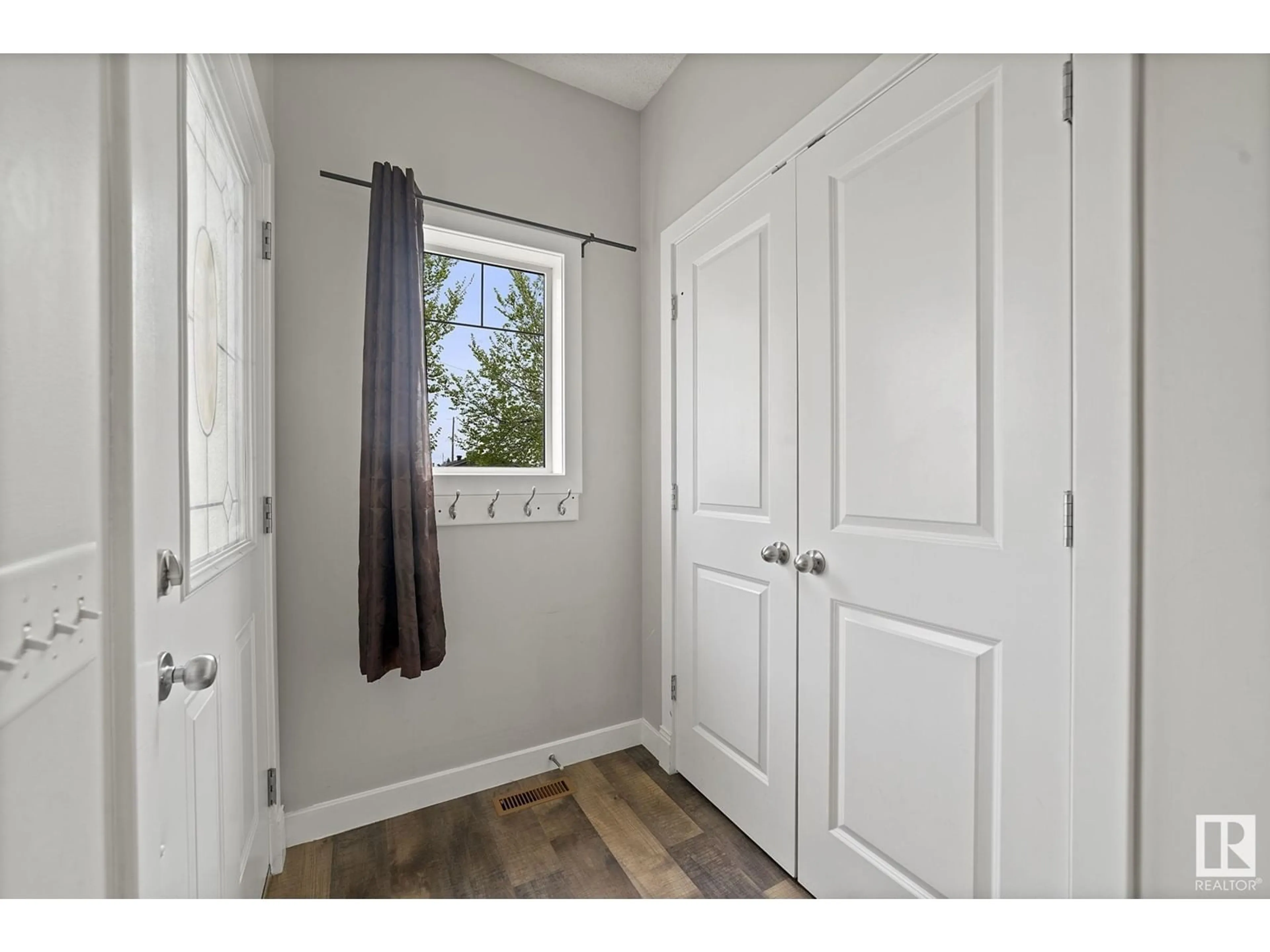 Indoor entryway for 13408 62ST NW, Edmonton Alberta T5A0V7