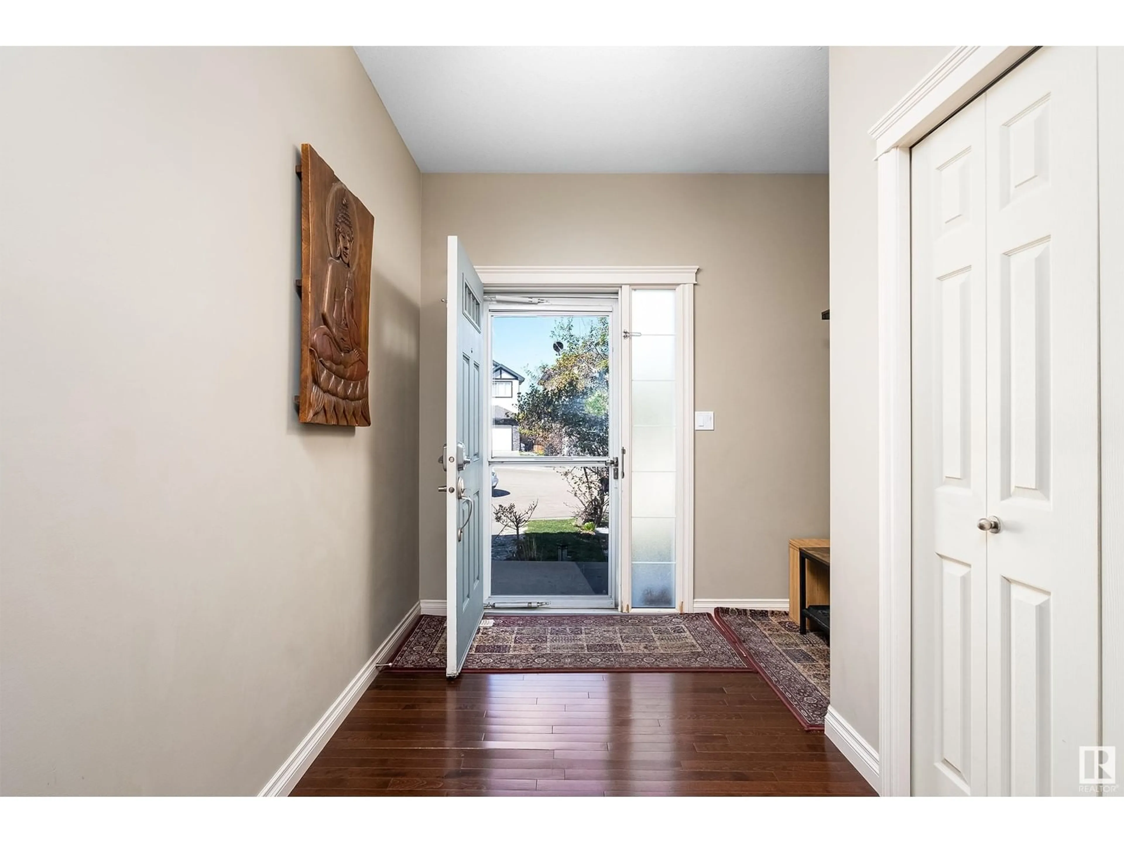 Indoor entryway for 21 VICTOR CT, Spruce Grove Alberta T7X0H2
