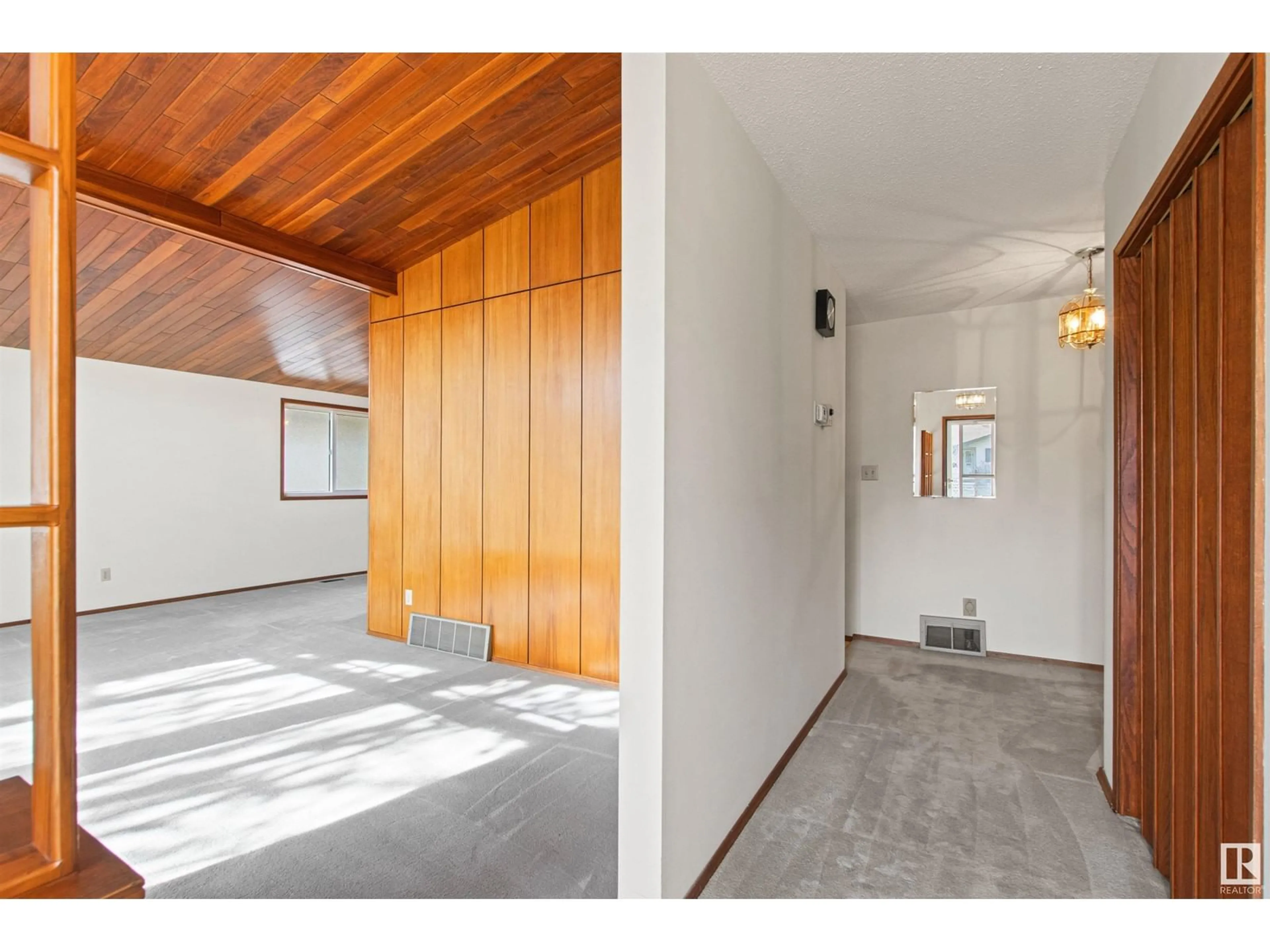 Indoor entryway for NW - 3620 111A ST, Edmonton Alberta T6J1G1