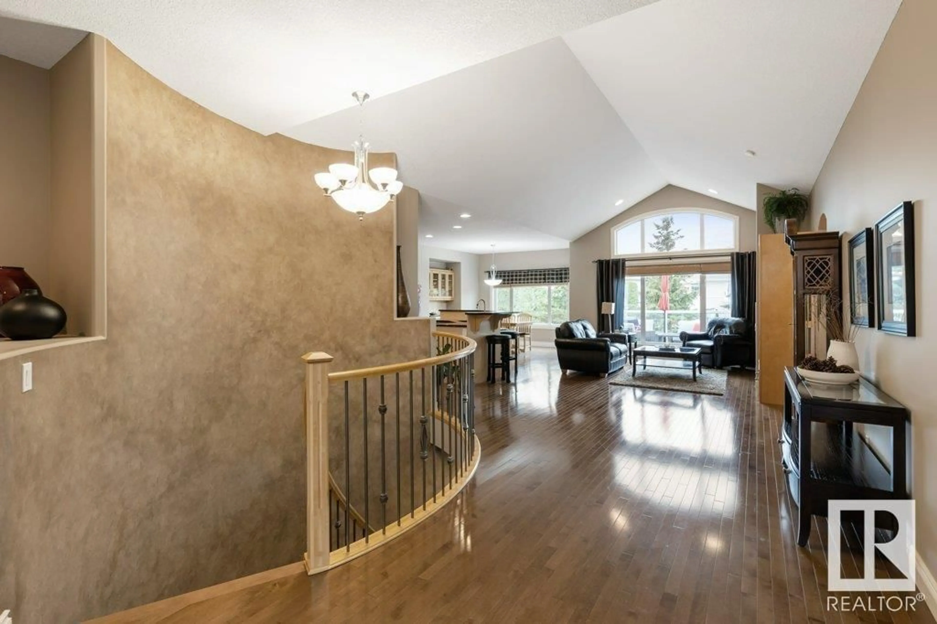 Indoor foyer for 43 OLIVIER CL, St. Albert Alberta T8N7H7