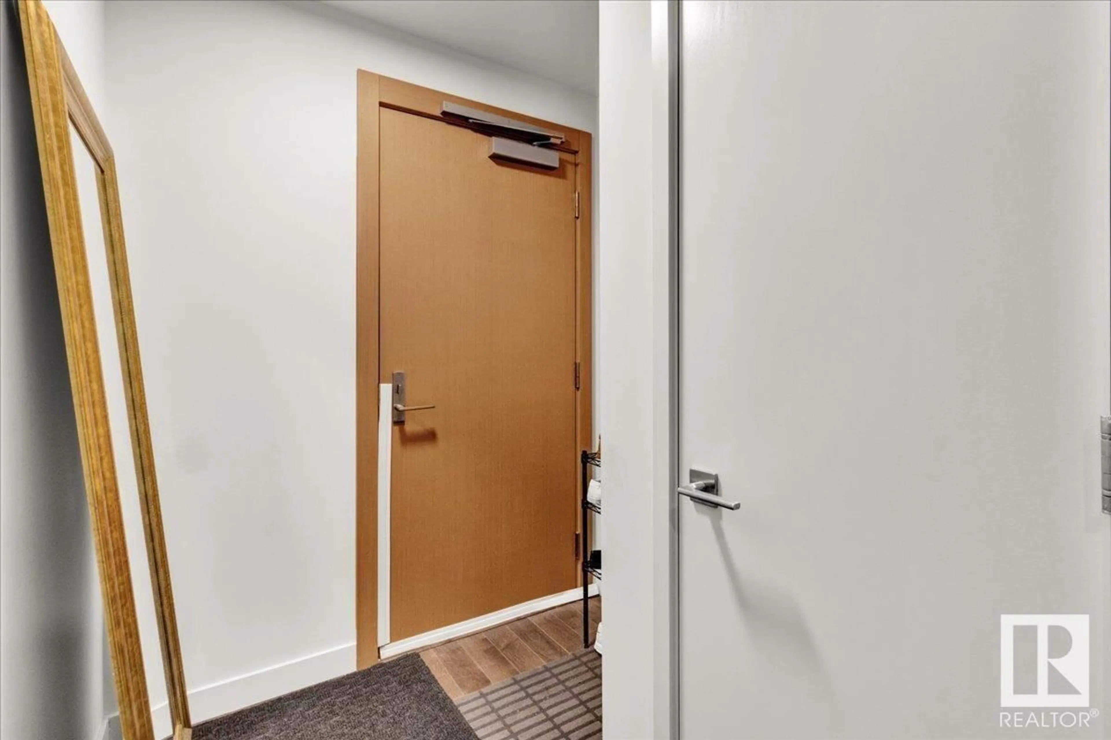 Indoor foyer for 10360 NW - 2611 102 ST, Edmonton Alberta T5J0K6