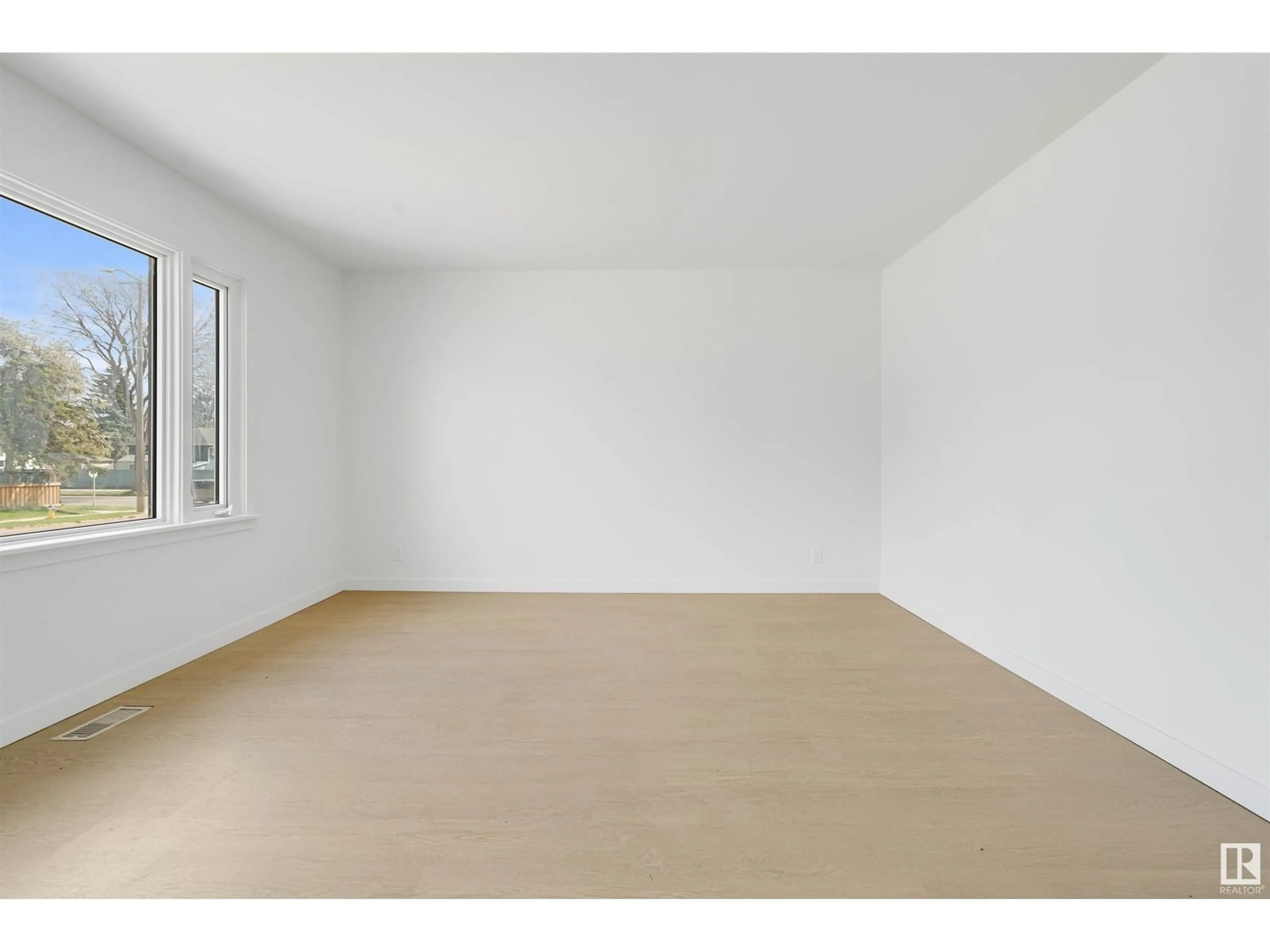 A pic of a room for 12012 50 ST, Edmonton Alberta T5W3C4