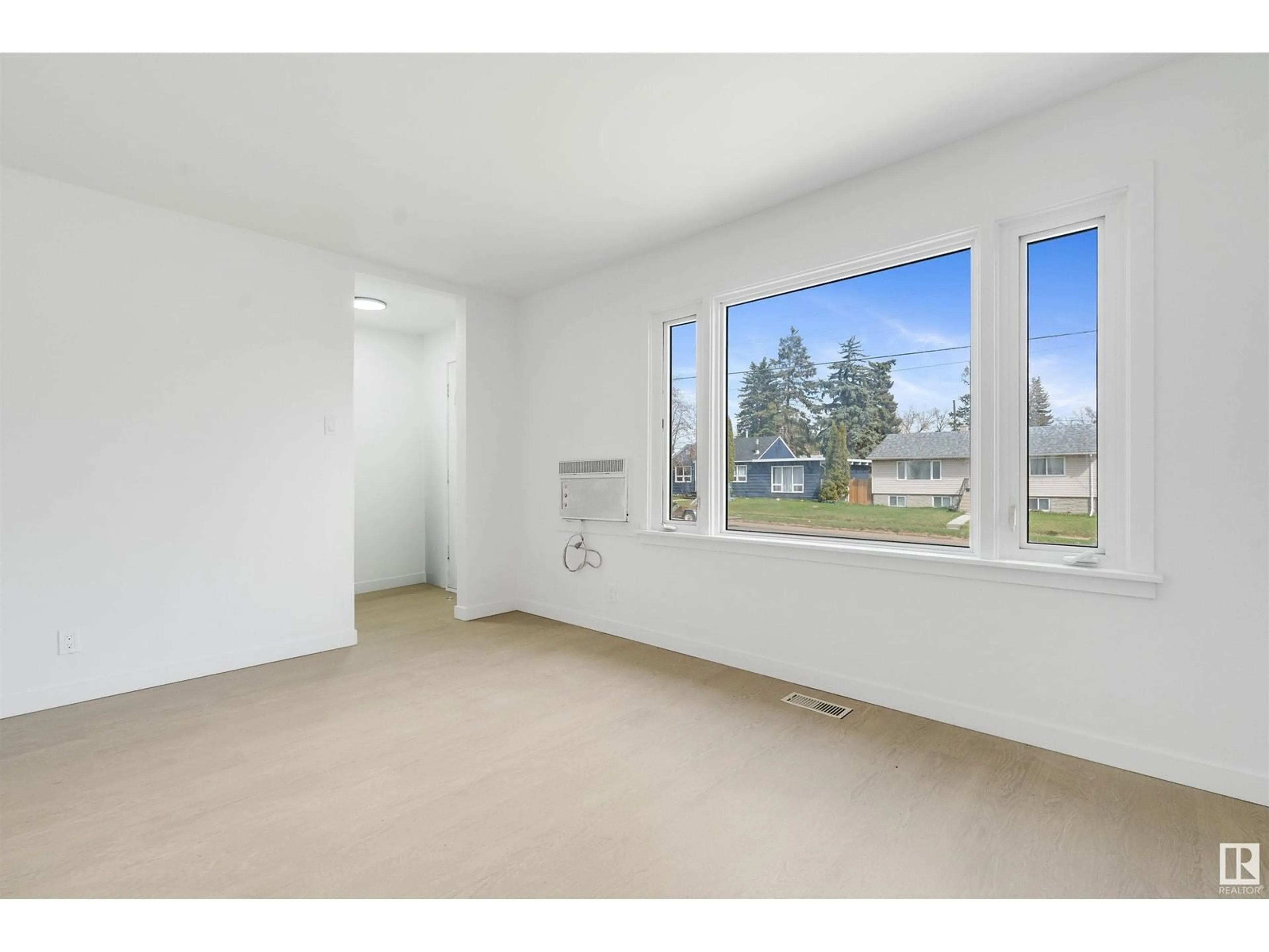 A pic of a room for 12012 50 ST, Edmonton Alberta T5W3C4