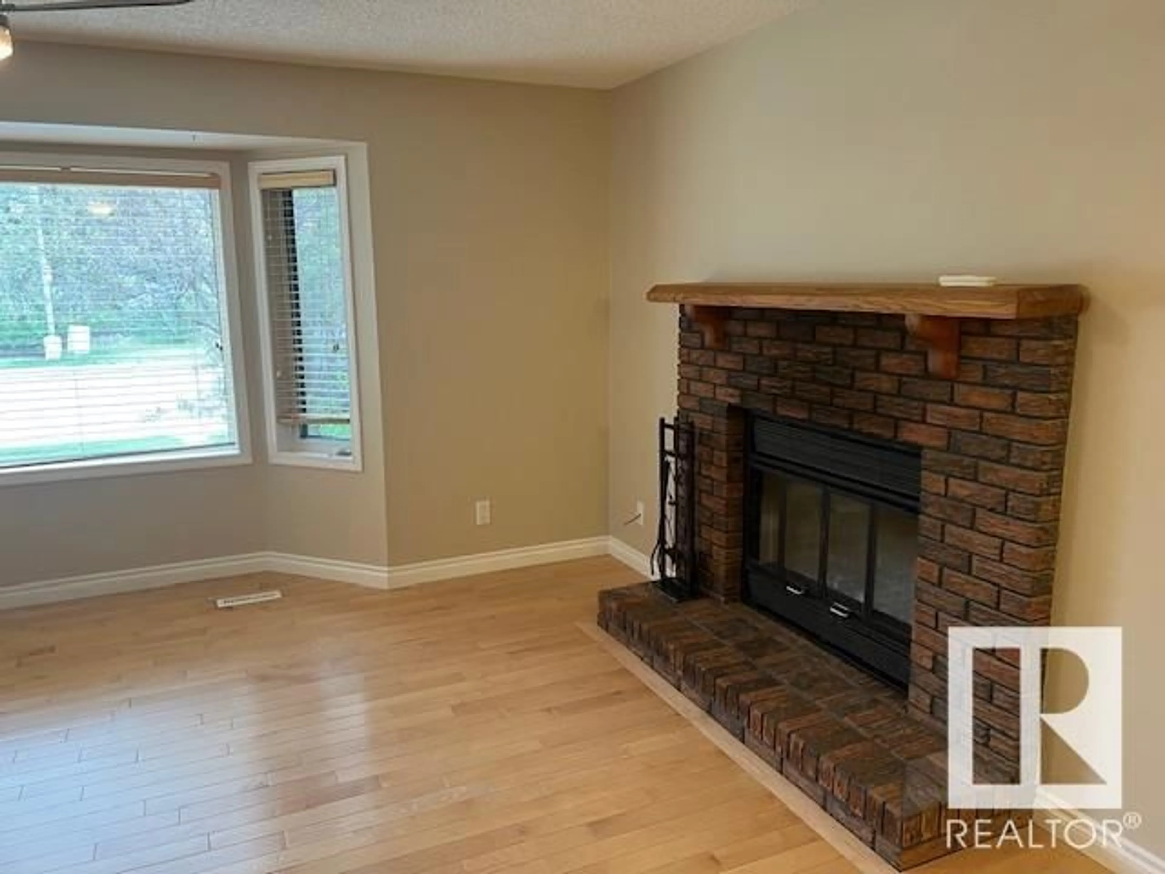 A pic of a room for NW - 1778 37 ST, Edmonton Alberta T6L2R2