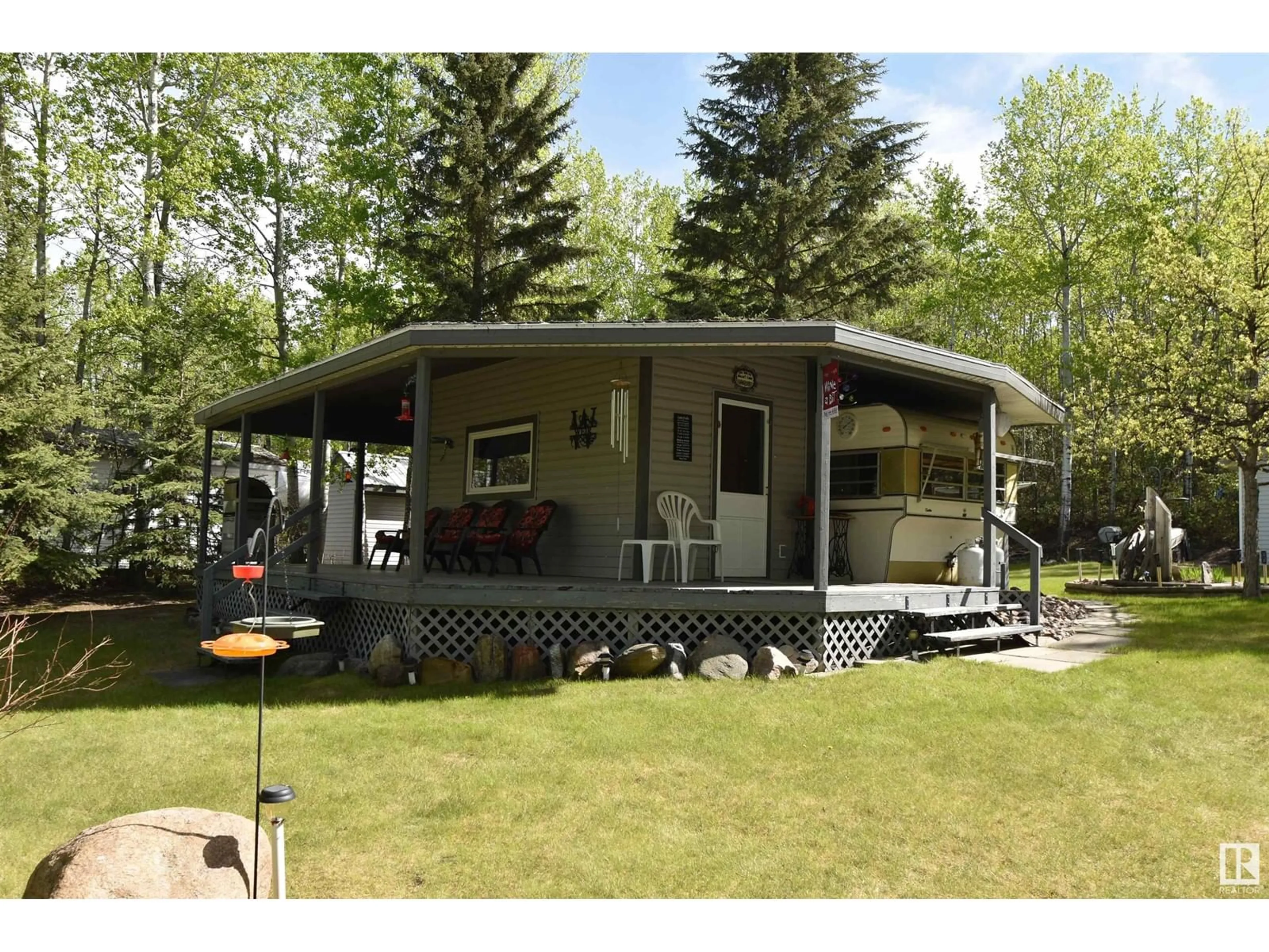 Home with vinyl exterior material, unknown for 113 - 228 RNG RD, Rural St. Paul County Alberta T0A2Y0