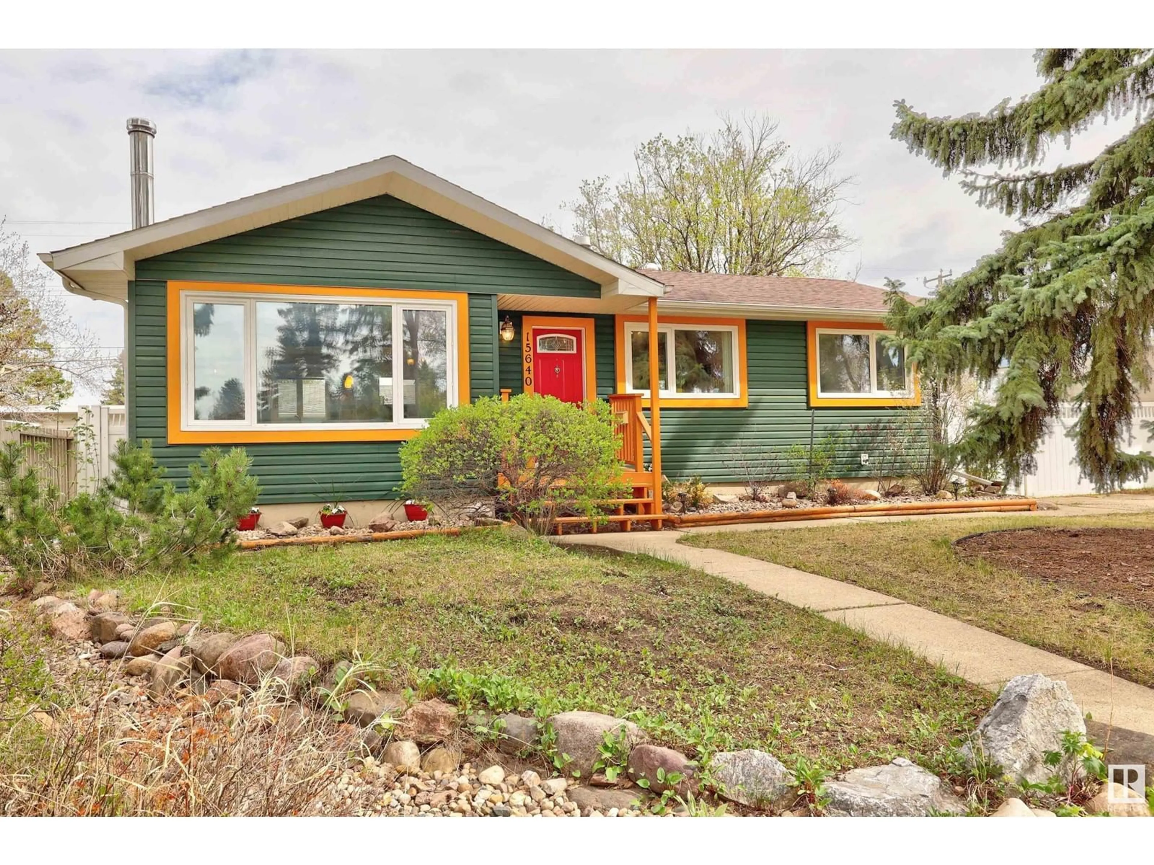 Home with vinyl exterior material, street for 15640 92 AV, Edmonton Alberta T5R5C4