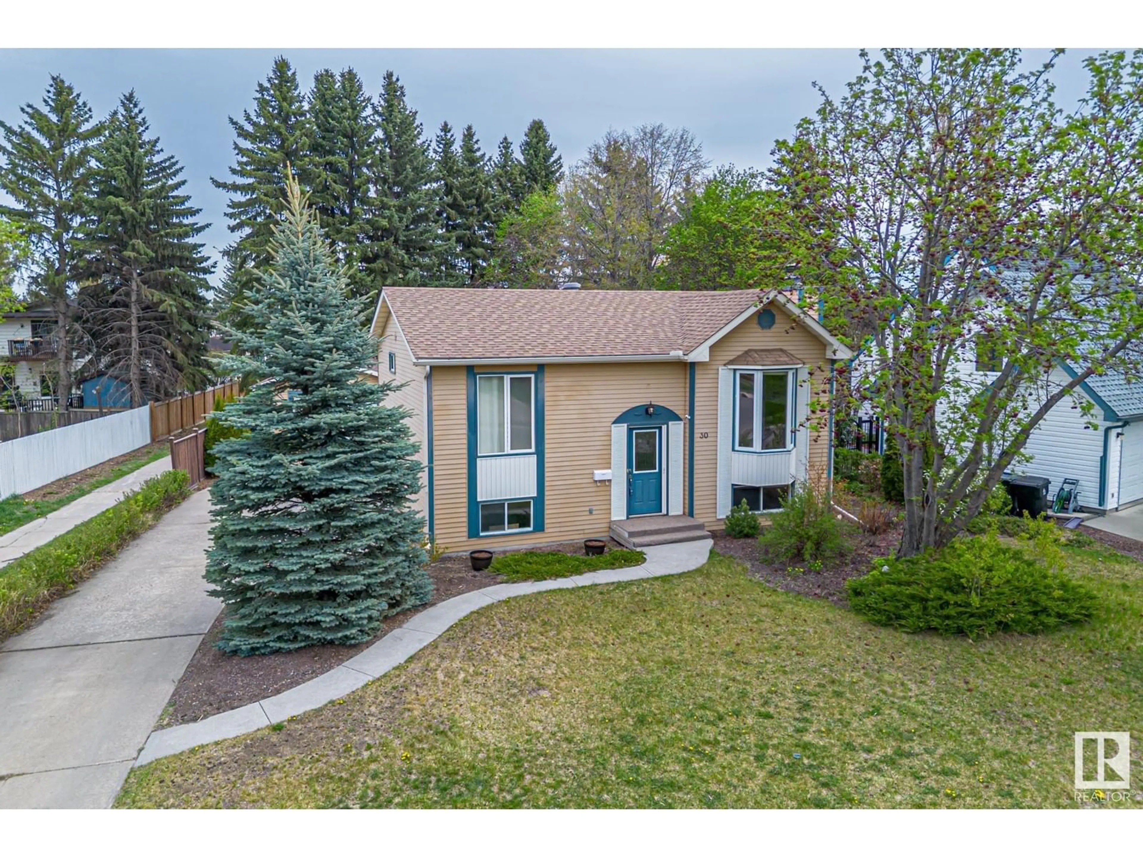 A pic from outside/outdoor area/front of a property/back of a property/a pic from drone, street for 30 GOEBEL DR, Spruce Grove Alberta T7X2A3