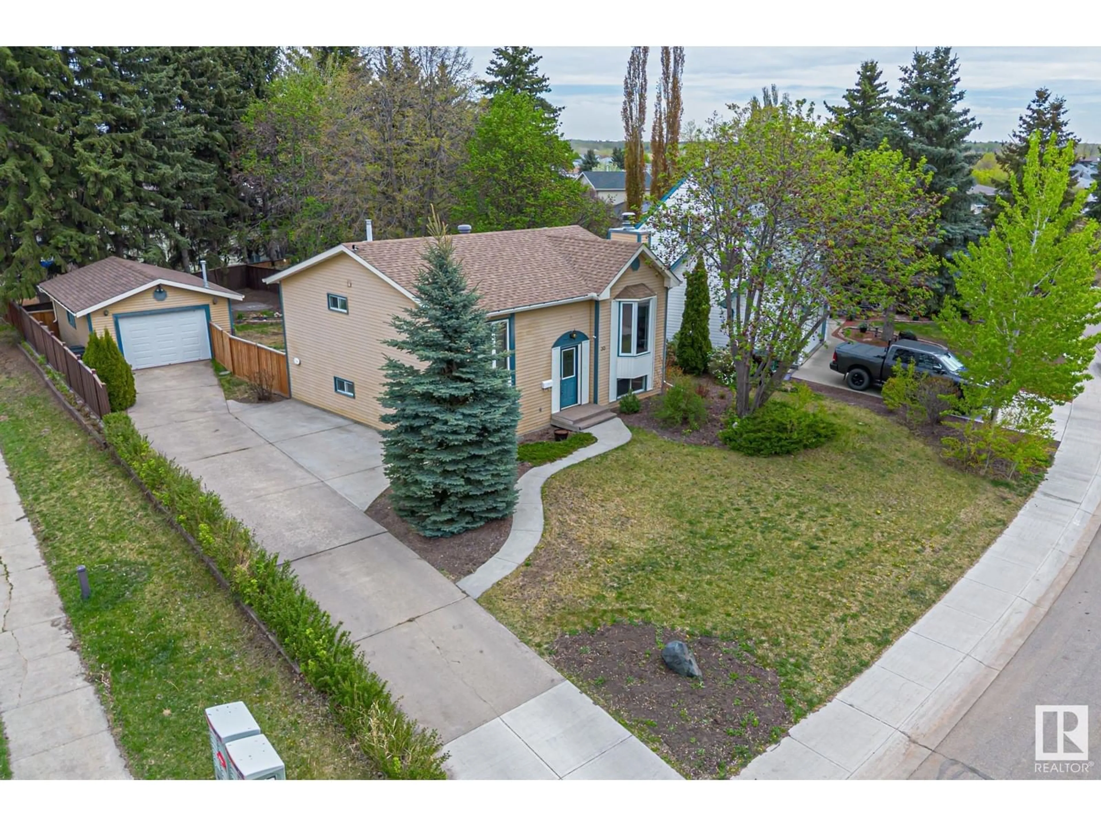 A pic from outside/outdoor area/front of a property/back of a property/a pic from drone, street for 30 GOEBEL DR, Spruce Grove Alberta T7X2A3
