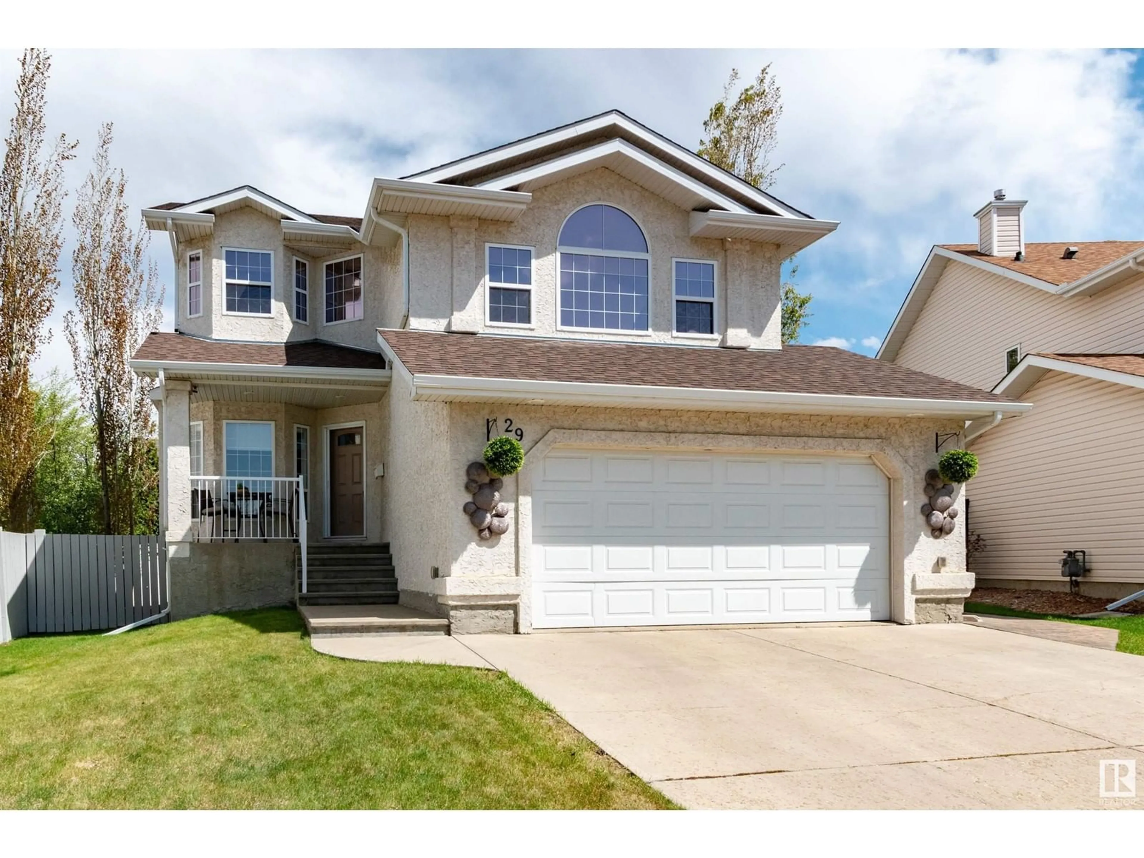 Home with vinyl exterior material, street for 29 FORREST BA, Sherwood Park Alberta T8A5Z9