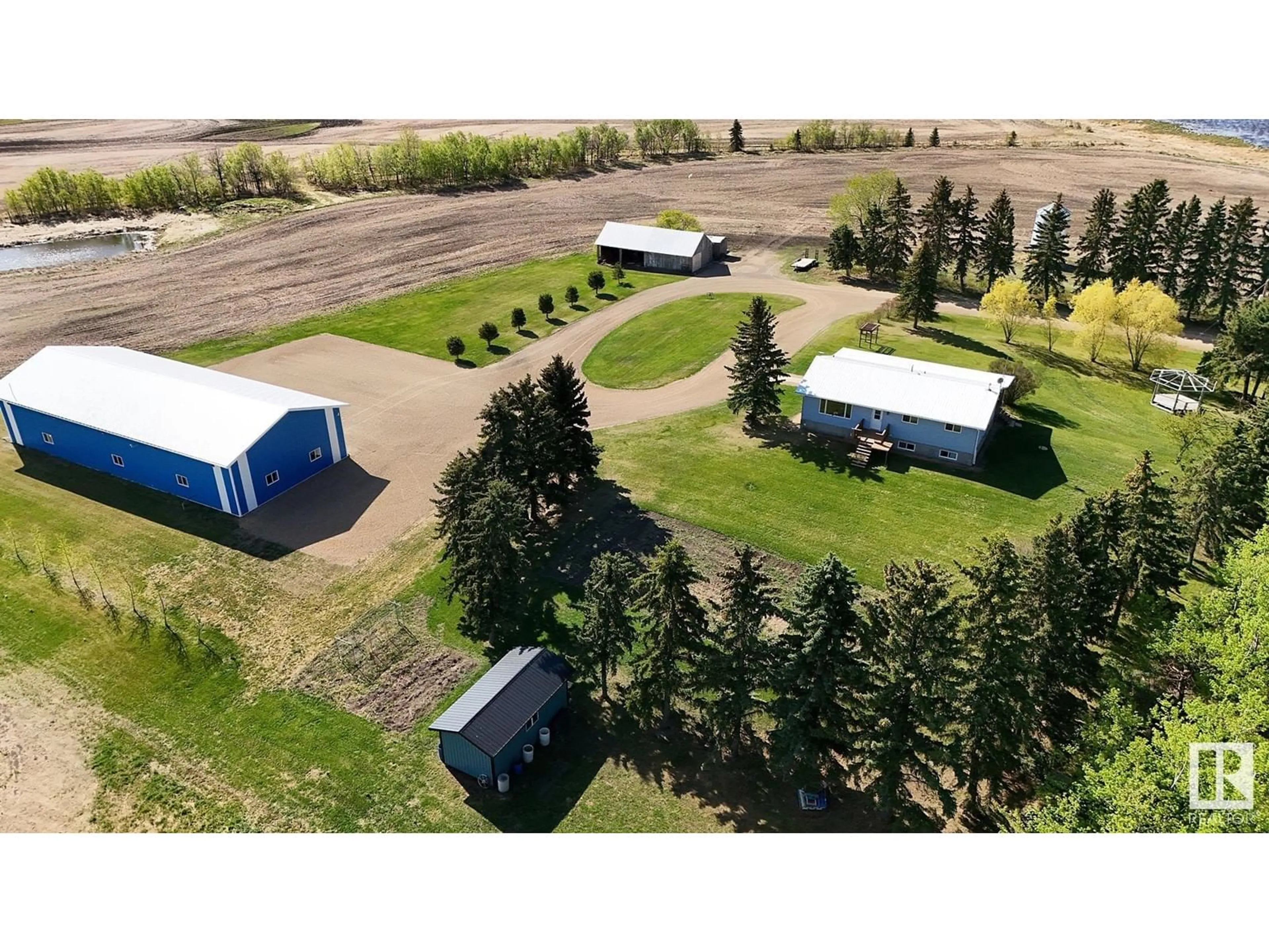 A pic from outside/outdoor area/front of a property/back of a property/a pic from drone, unknown for 49121 RGE RD 173, Rural Beaver County Alberta T0B4A0