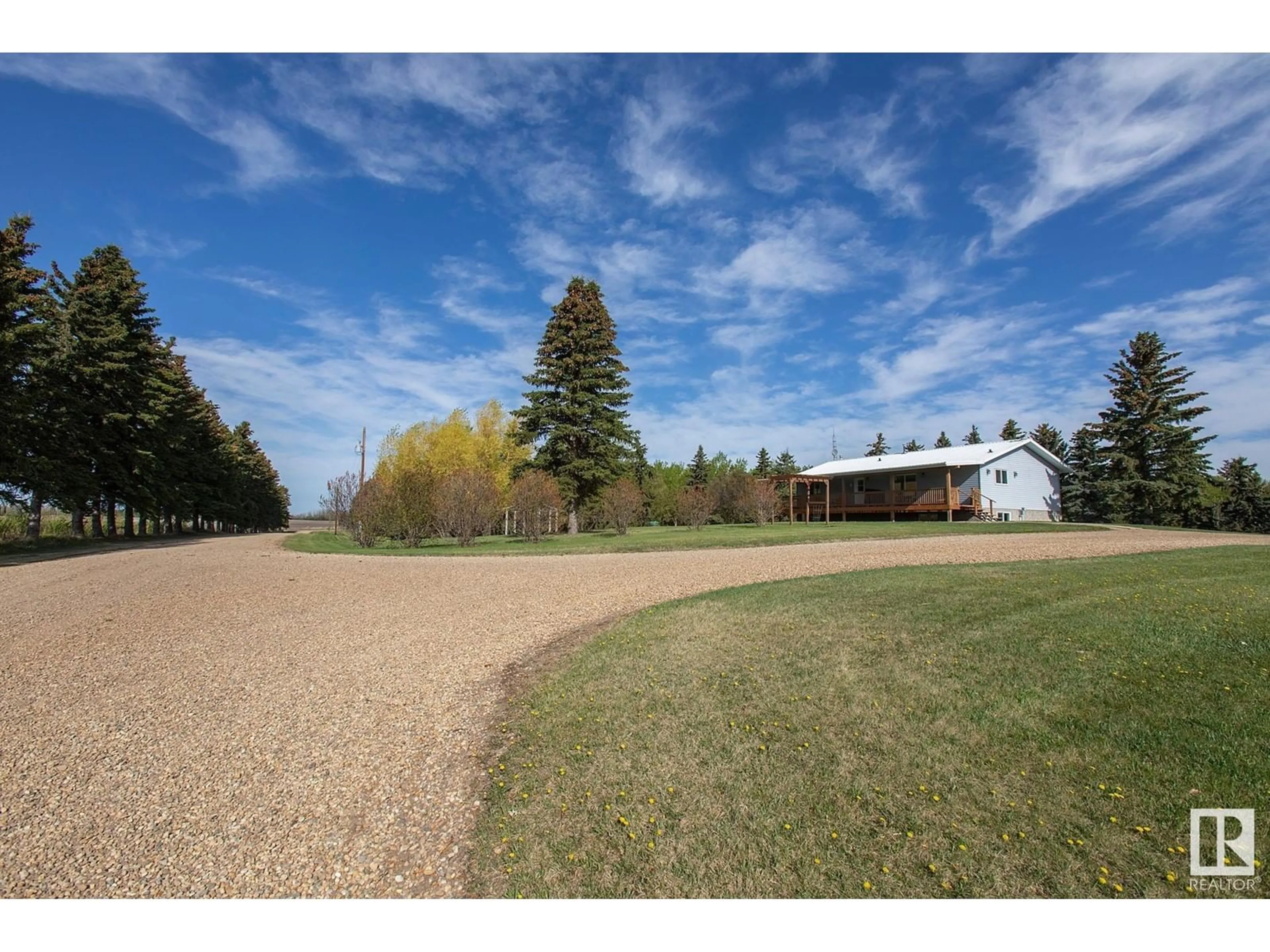 A pic from outside/outdoor area/front of a property/back of a property/a pic from drone, unknown for 49121 RGE RD 173, Rural Beaver County Alberta T0B4A0