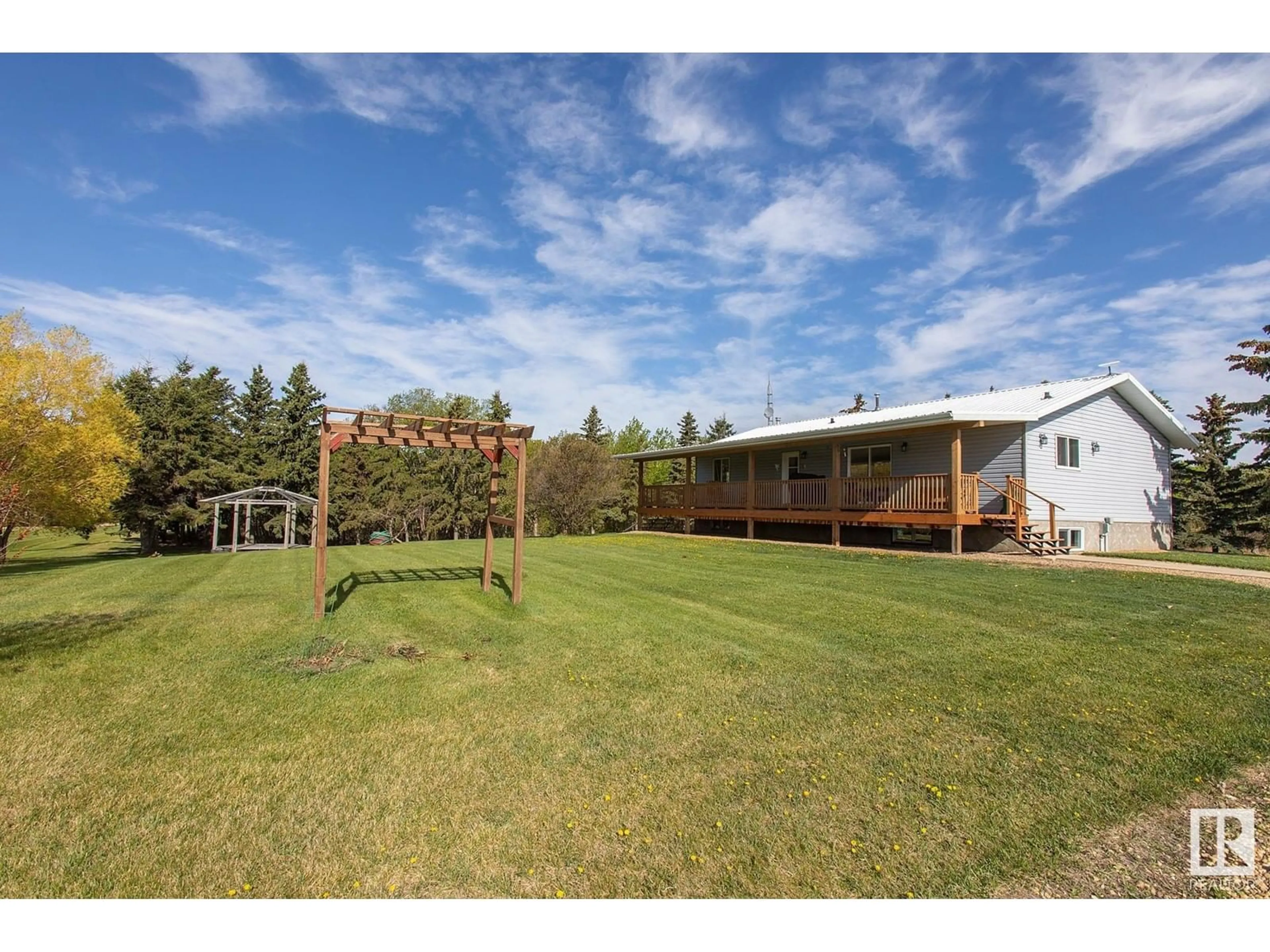 A pic from outside/outdoor area/front of a property/back of a property/a pic from drone, unknown for 49121 RGE RD 173, Rural Beaver County Alberta T0B4A0