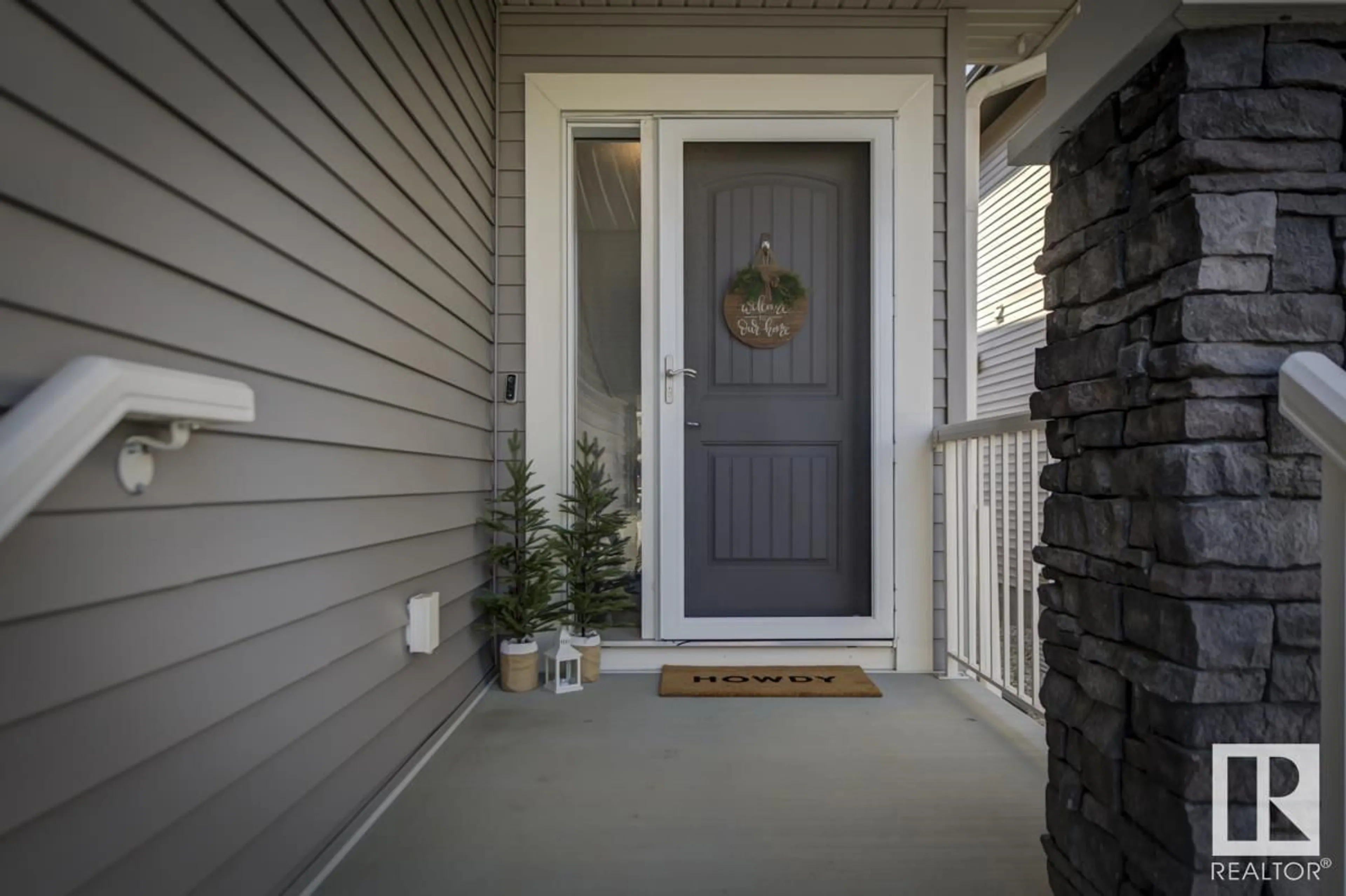 Indoor entryway for SW - 15659 16 AV, Edmonton Alberta T6W4S2