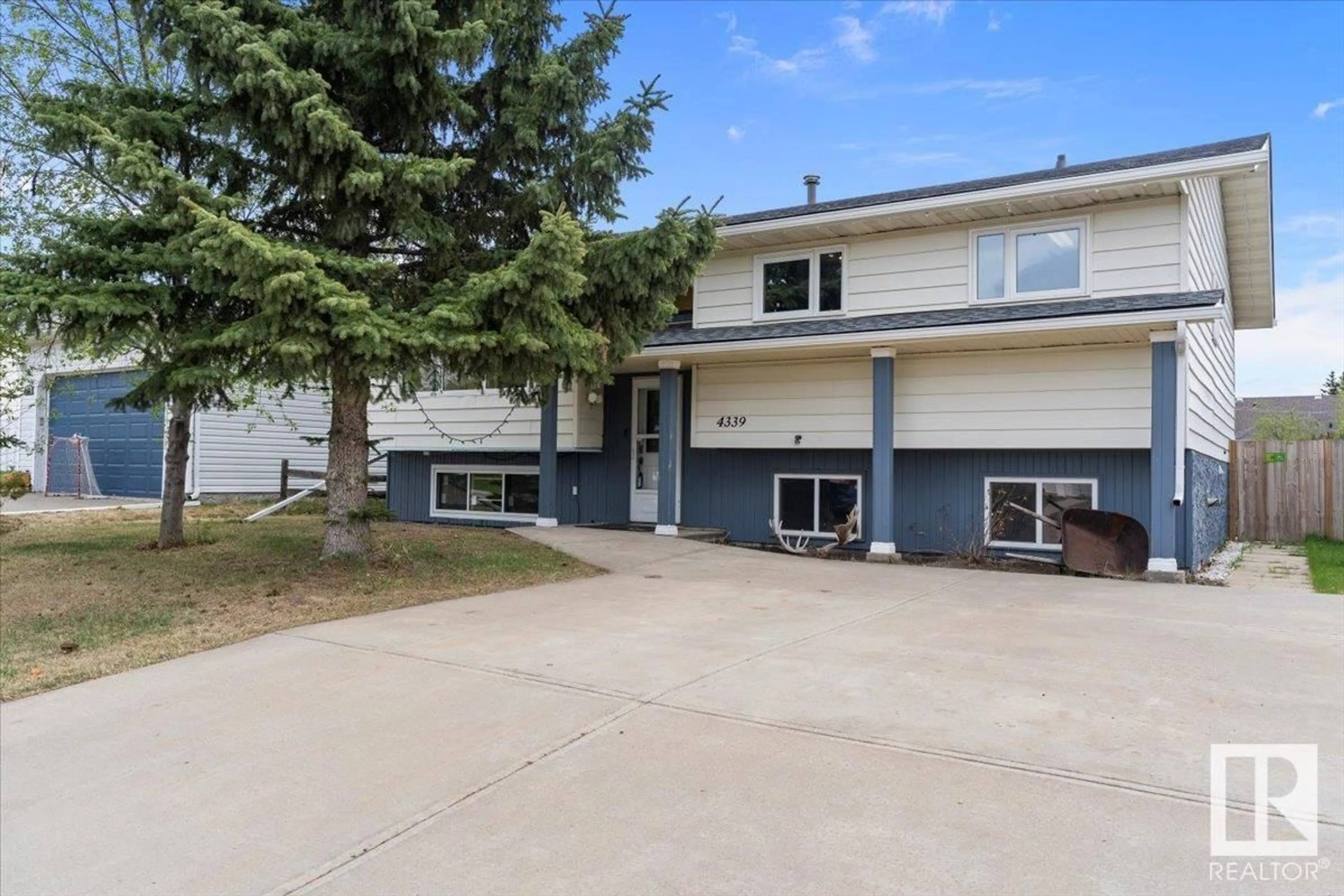 Home with vinyl exterior material, street for 4339 54 AV, Tofield Alberta T0B4J0