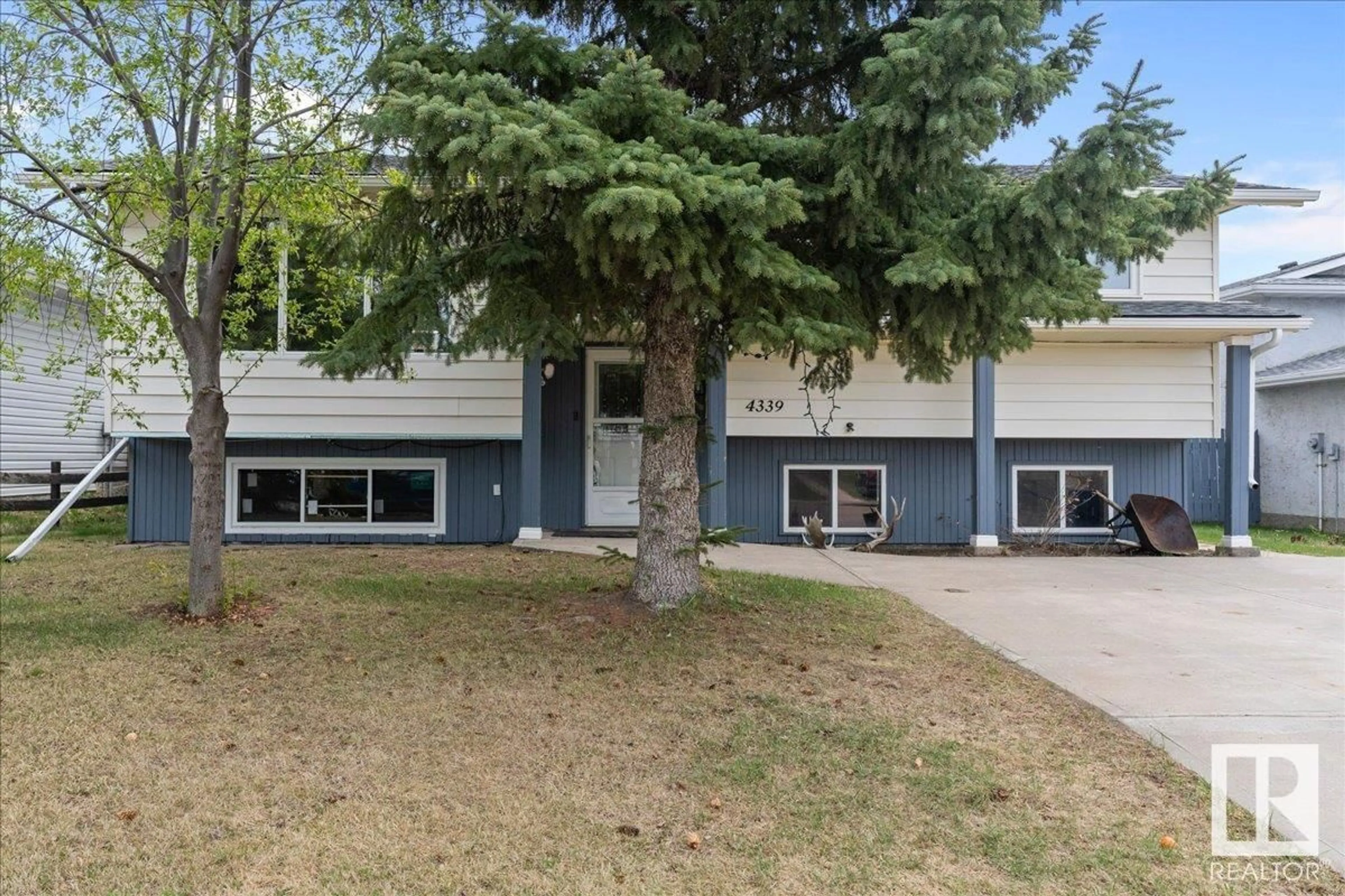 Home with vinyl exterior material, street for 4339 54 AV, Tofield Alberta T0B4J0