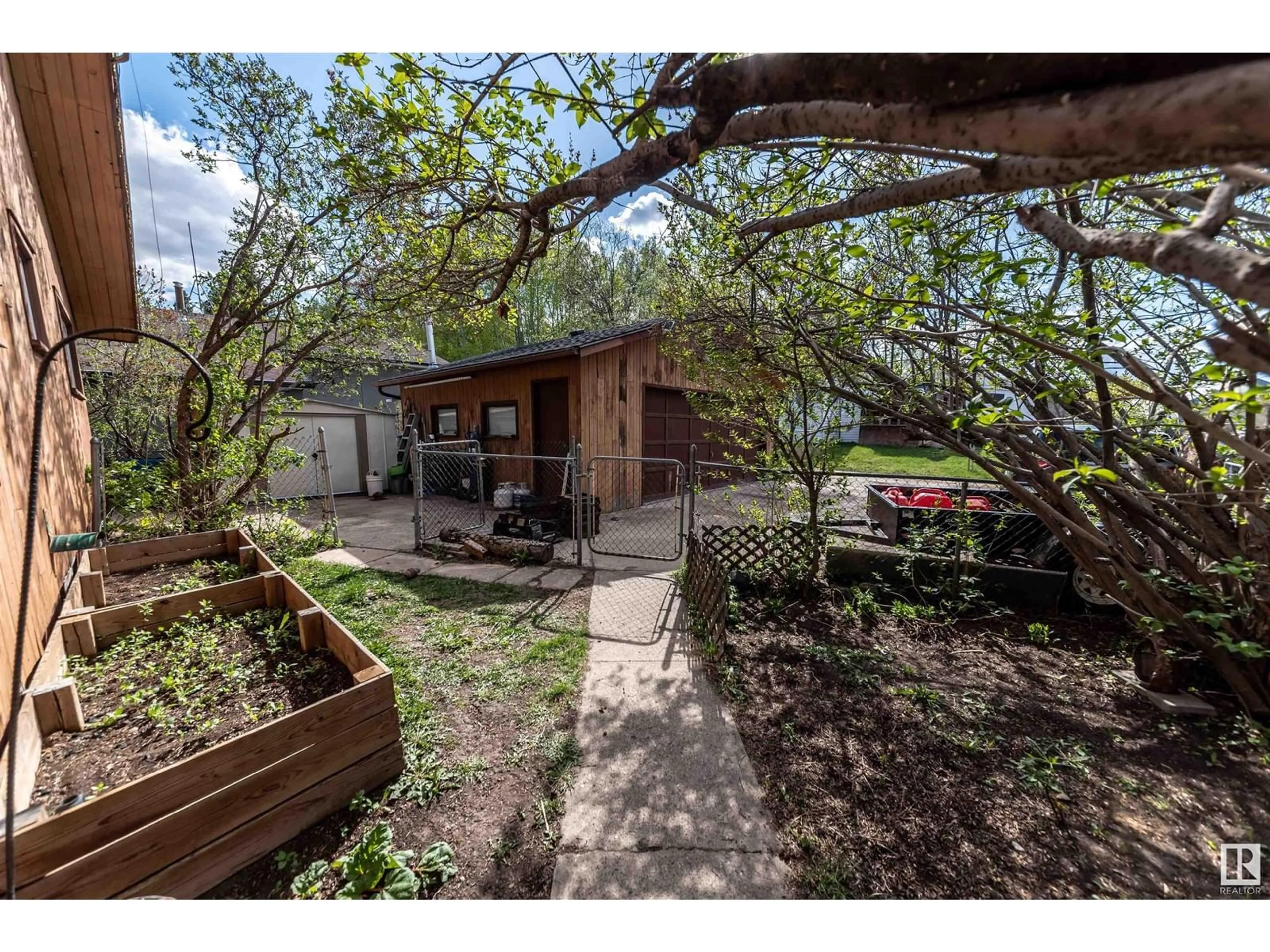 A pic from outside/outdoor area/front of a property/back of a property/a pic from drone, street for 1621 MARINE CR, Rural Lac Ste. Anne County Alberta T0E0A2