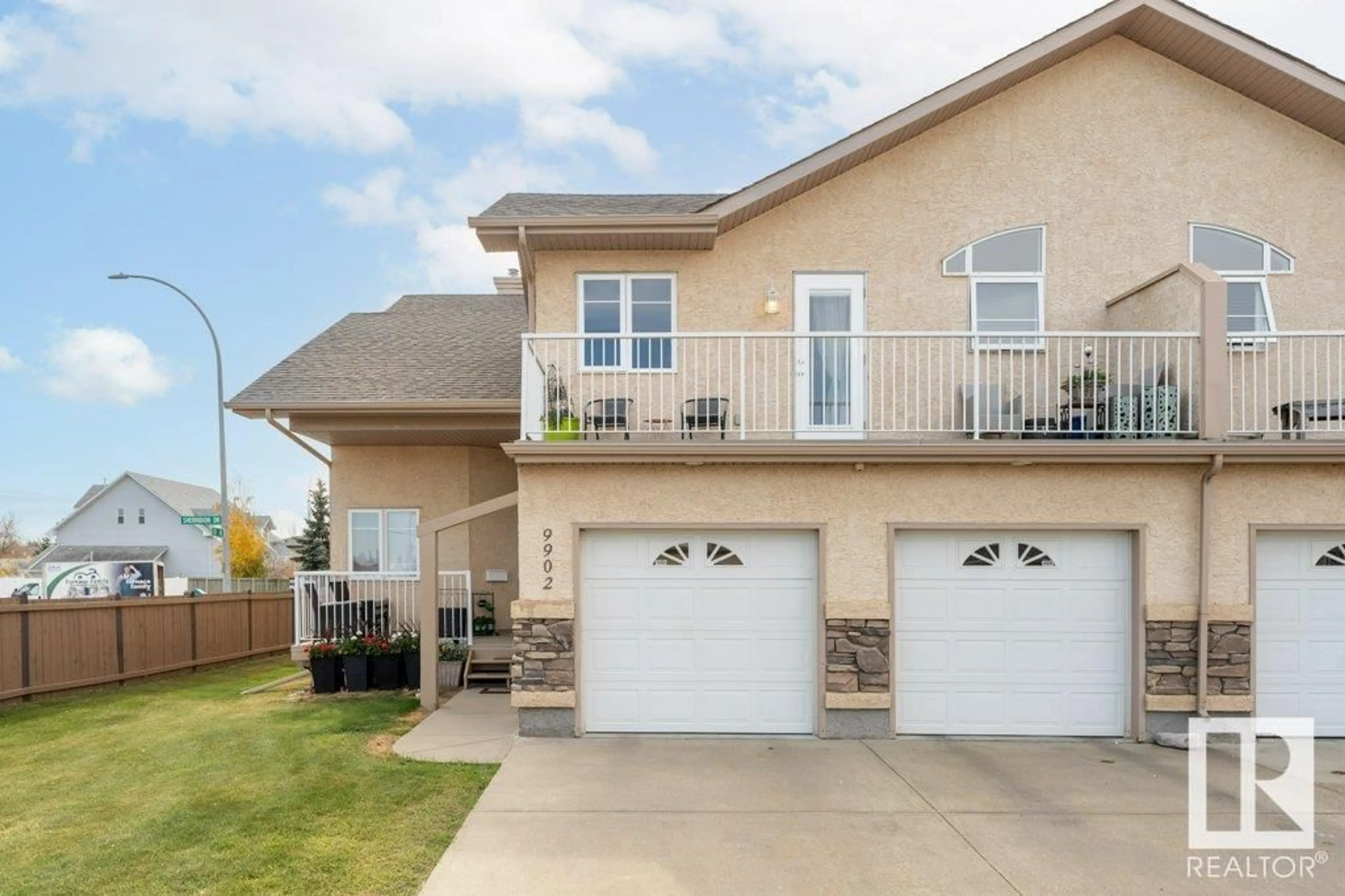 Home with vinyl exterior material, water/lake/river/ocean view for 9902 100 AV, Fort Saskatchewan Alberta T8L4N4
