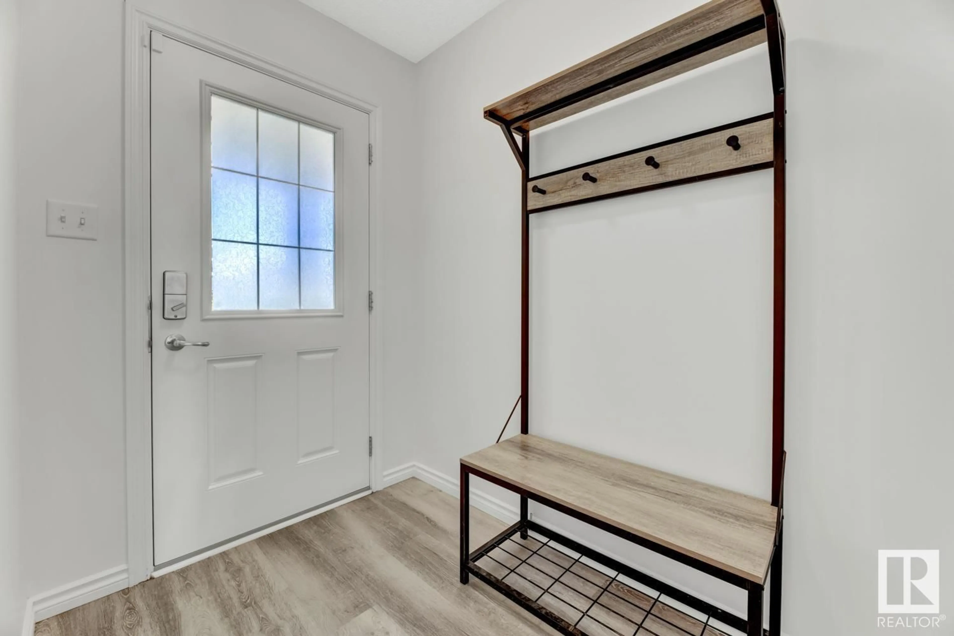 Indoor entryway for 11 EBBERS CL, Edmonton Alberta T5Y3Y4