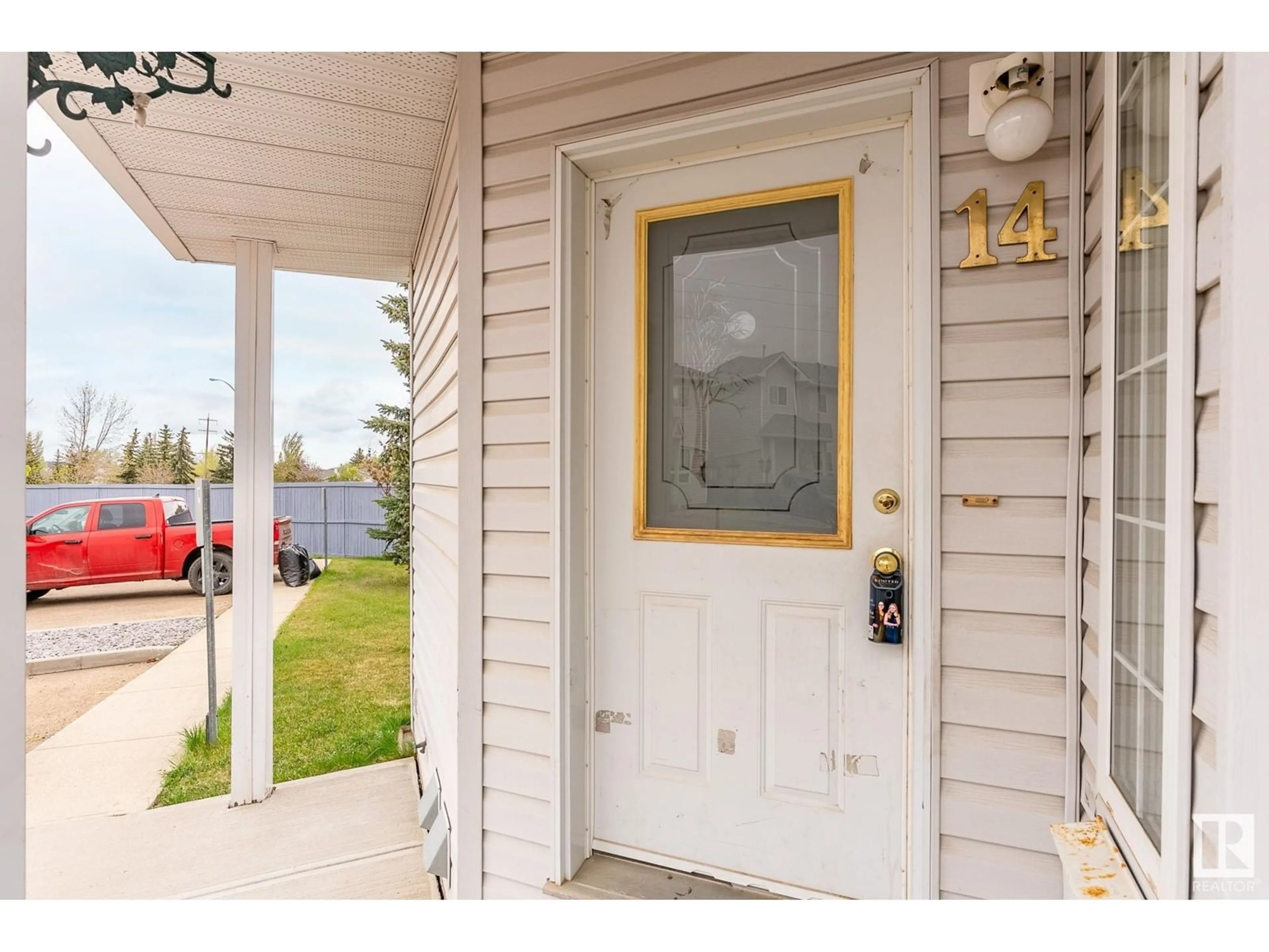 Indoor entryway for #14 - 10 CRANBERRY DR, Sherwood Park Alberta T8H2A1