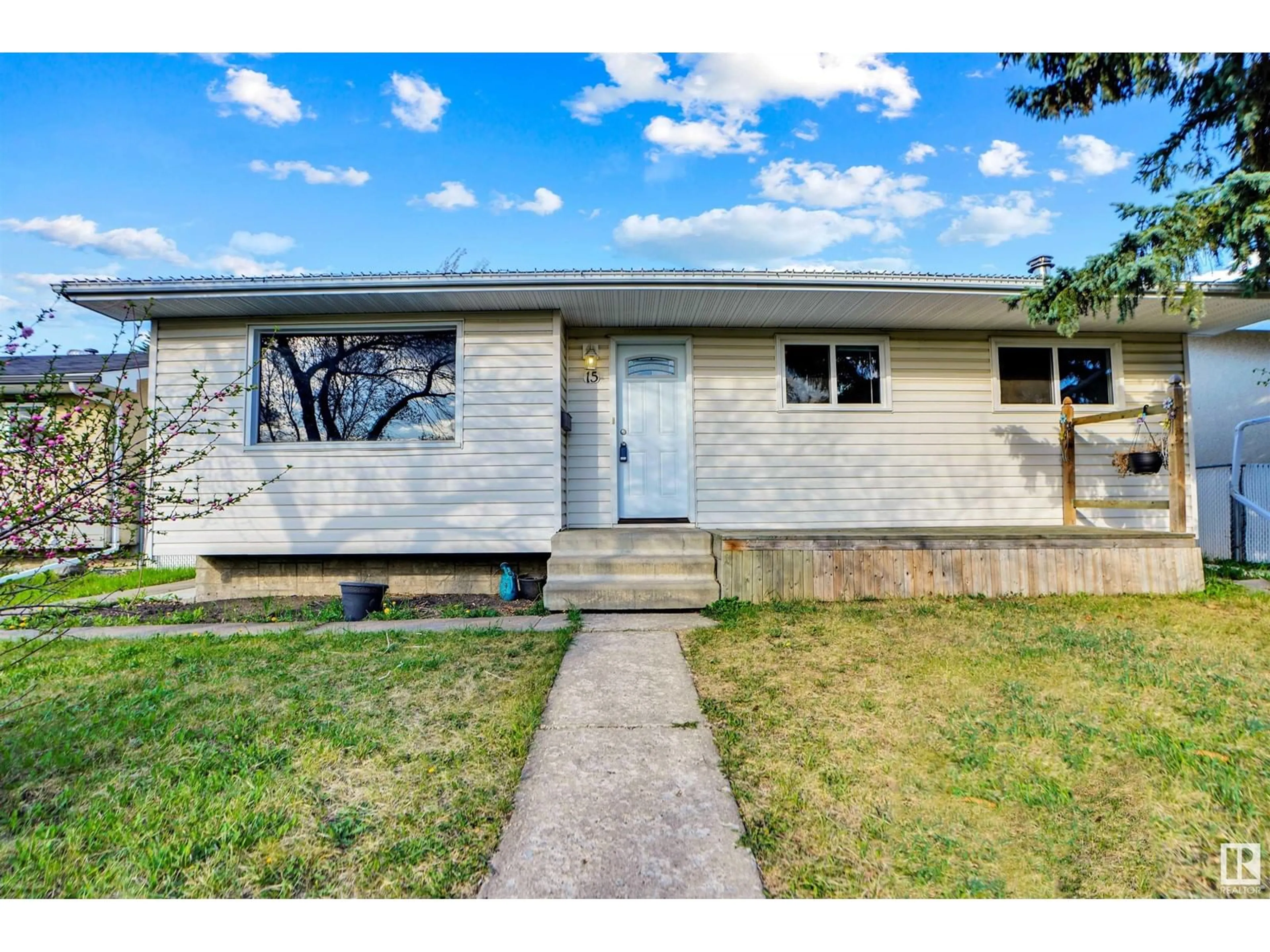 Home with vinyl exterior material, street for 15 CHIPPAWA RD, Leduc Alberta T9E4M9