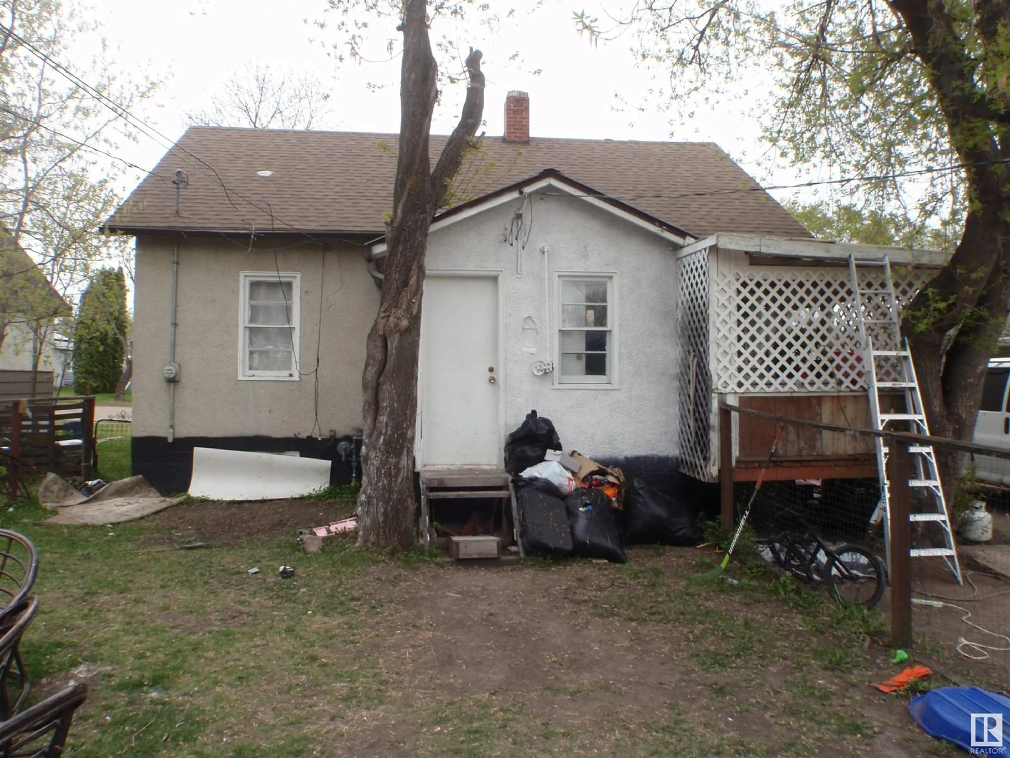 Shed for 5116 54 ST, Barrhead Alberta T7N1A4