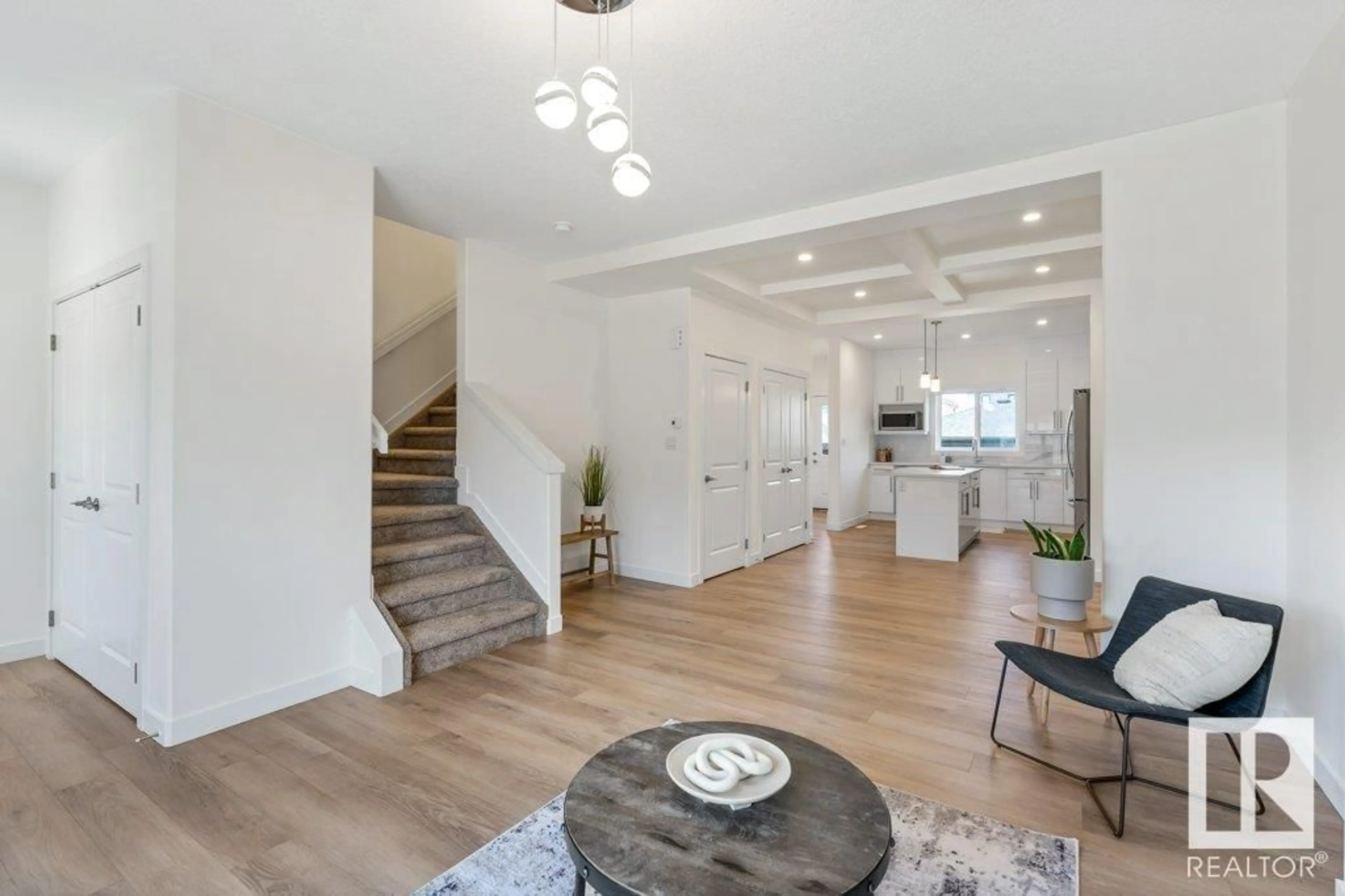 Indoor entryway for 8 CHAMBERY CR, St. Albert Alberta T8T2C1