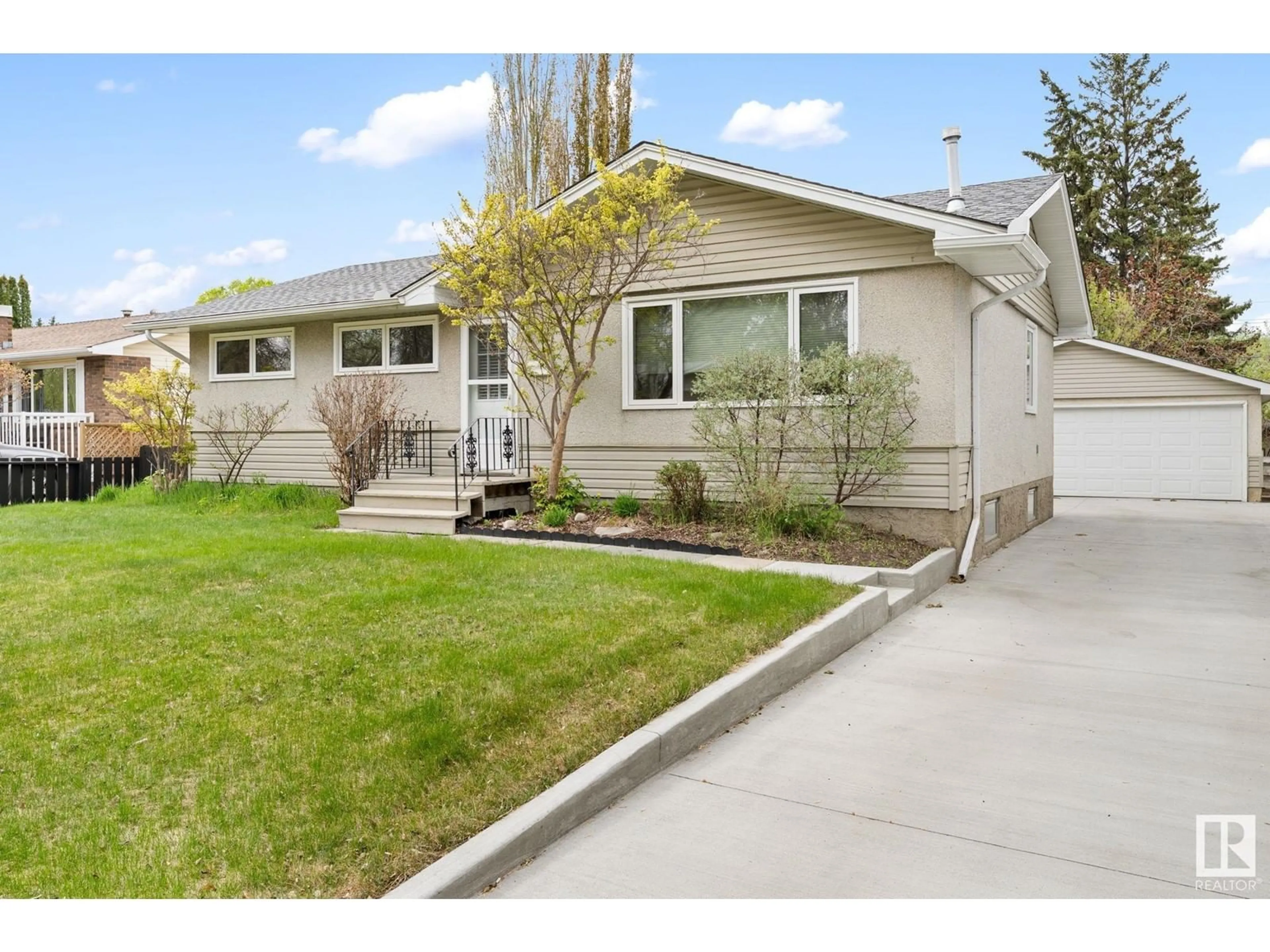 Home with vinyl exterior material, street for 13 SWALLOW CR, St. Albert Alberta T8N0K6