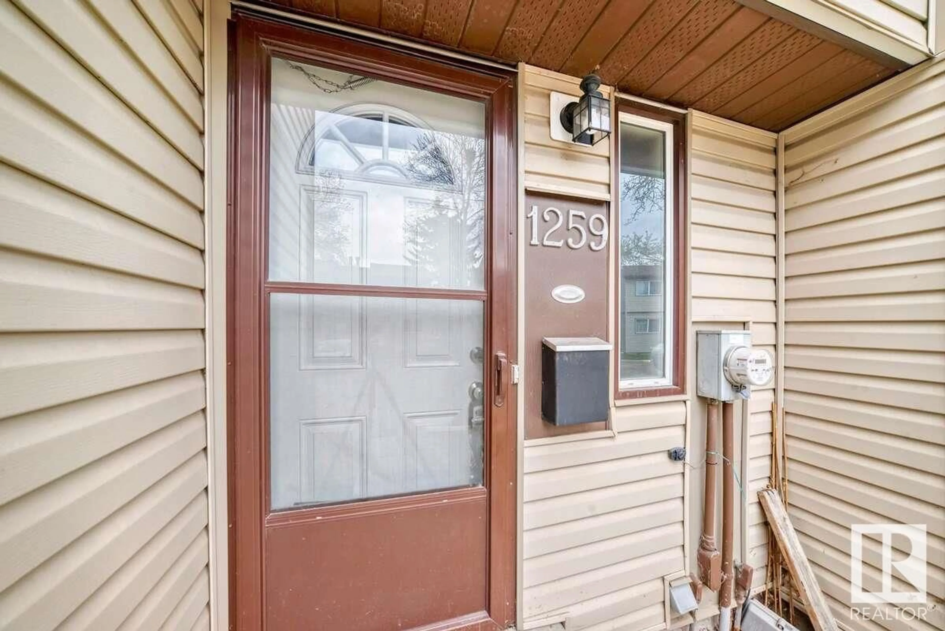 Indoor entryway for 1259 HOOKE RD, Edmonton Alberta T5A4A4