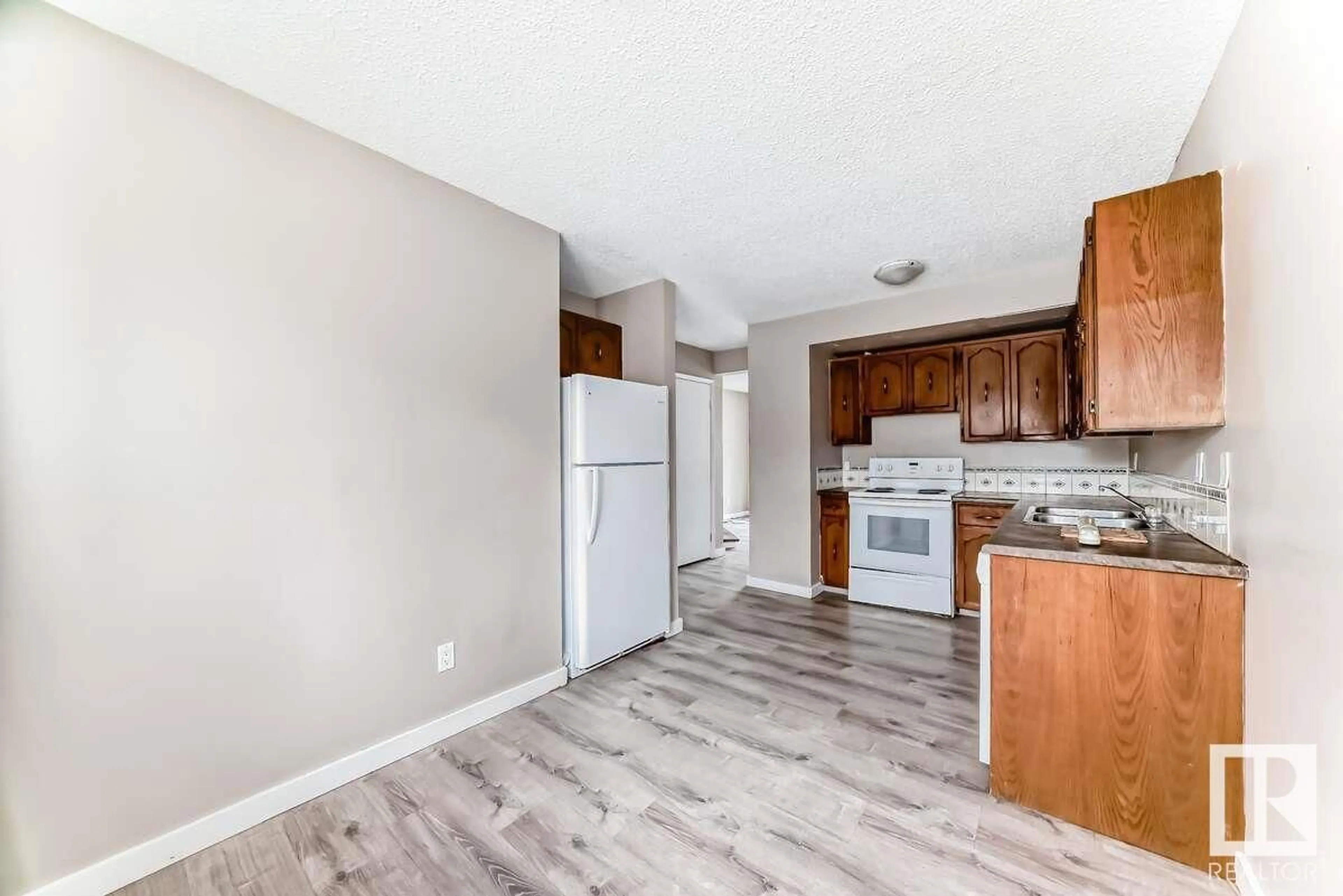 Standard kitchen, unknown for 1259 HOOKE RD, Edmonton Alberta T5A4A4