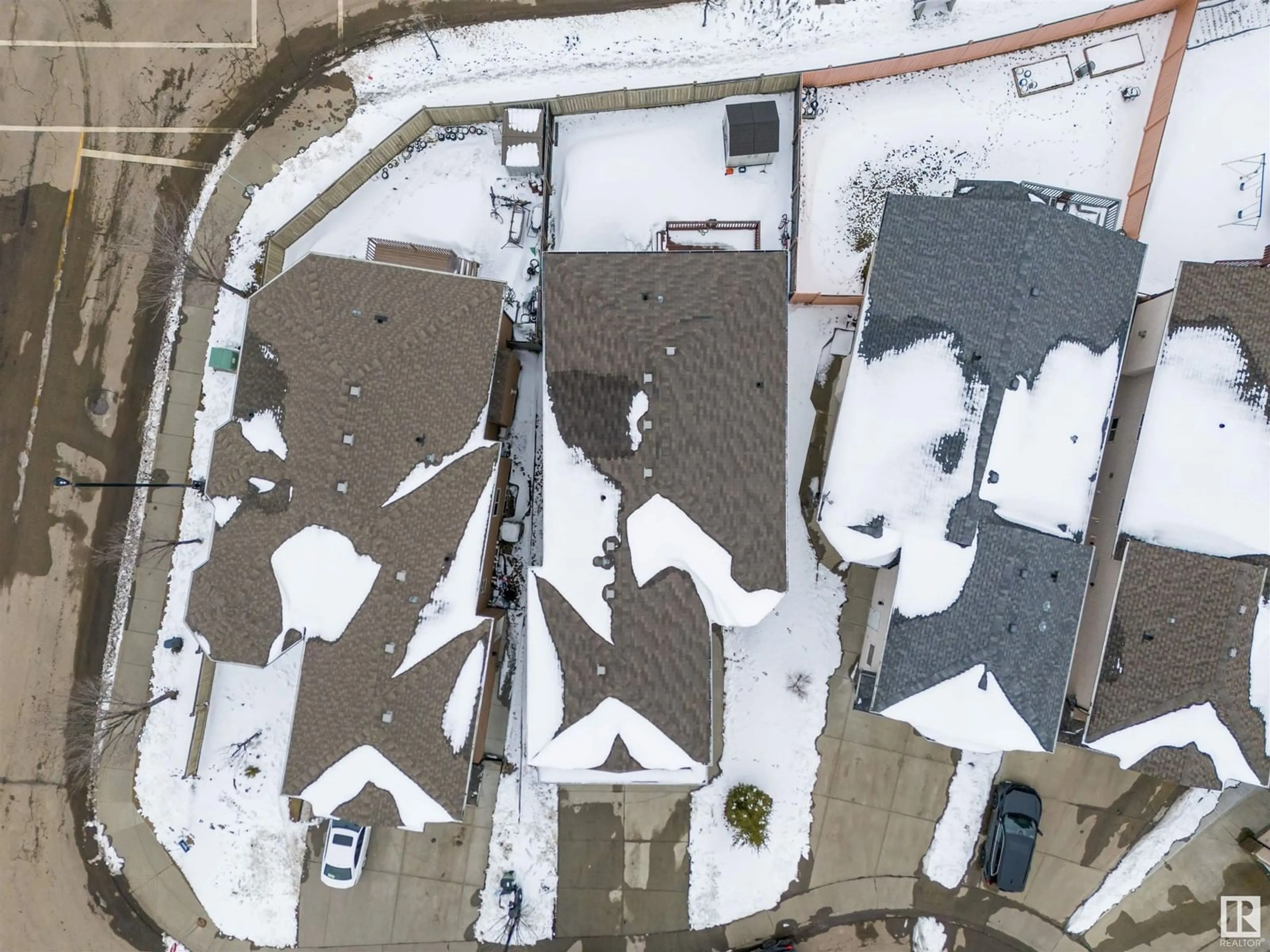 A pic from outside/outdoor area/front of a property/back of a property/a pic from drone, street for 3108 27 AV, Edmonton Alberta T6T1R2