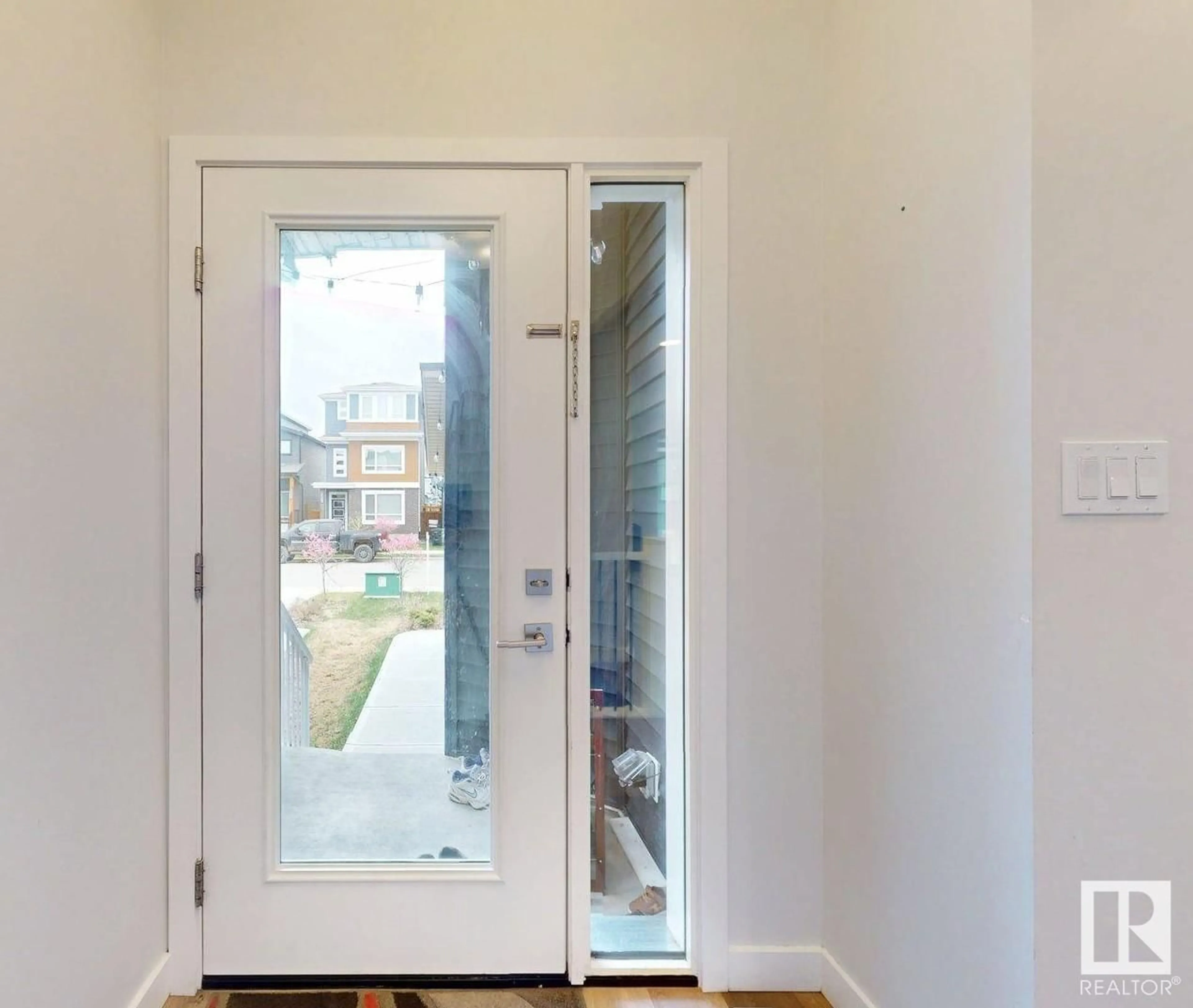 Indoor entryway for 1143 PLUM LN, Edmonton Alberta T6X3A6