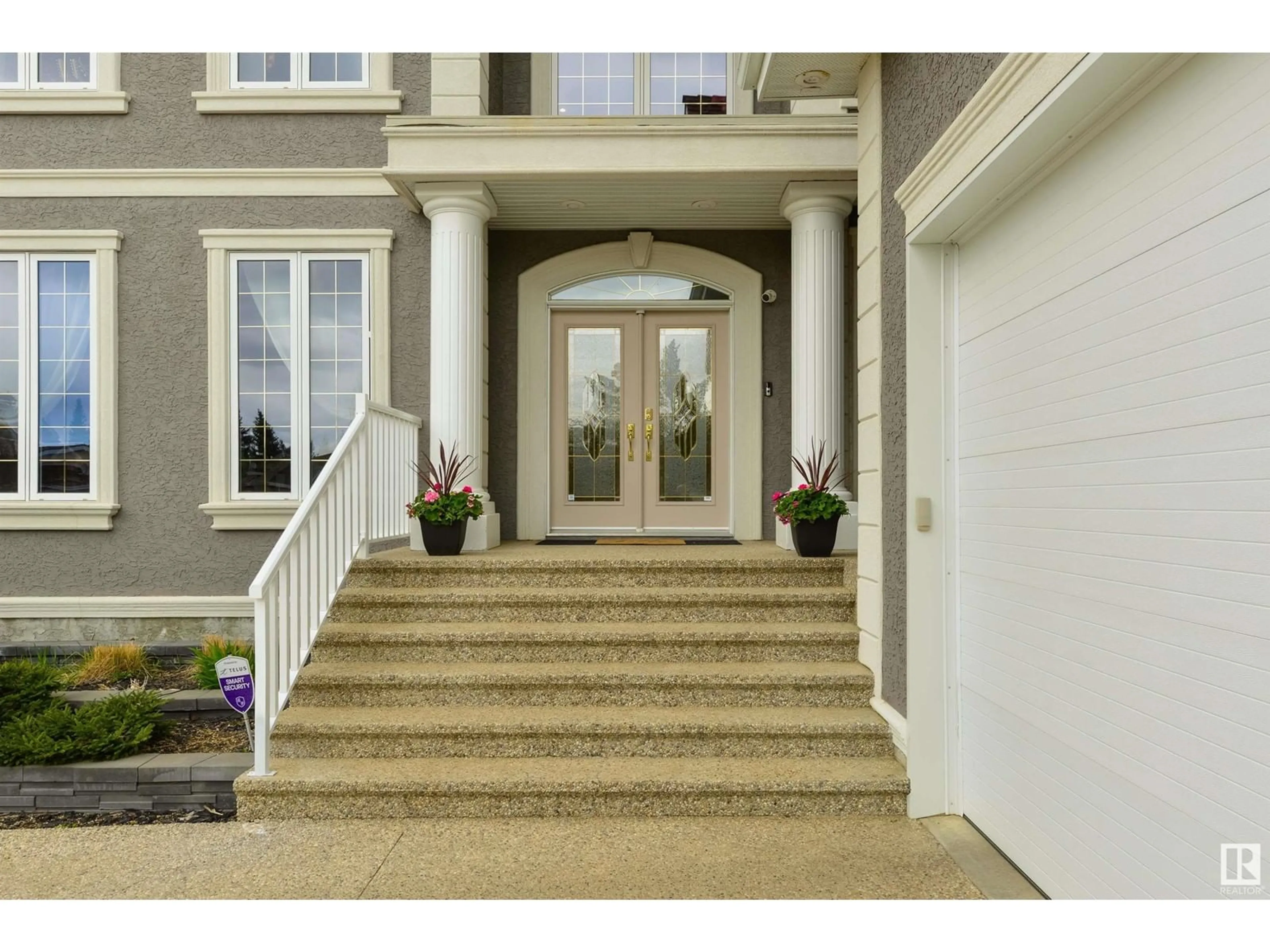 Indoor entryway for 727 HETU LN, Edmonton Alberta T6R2W9