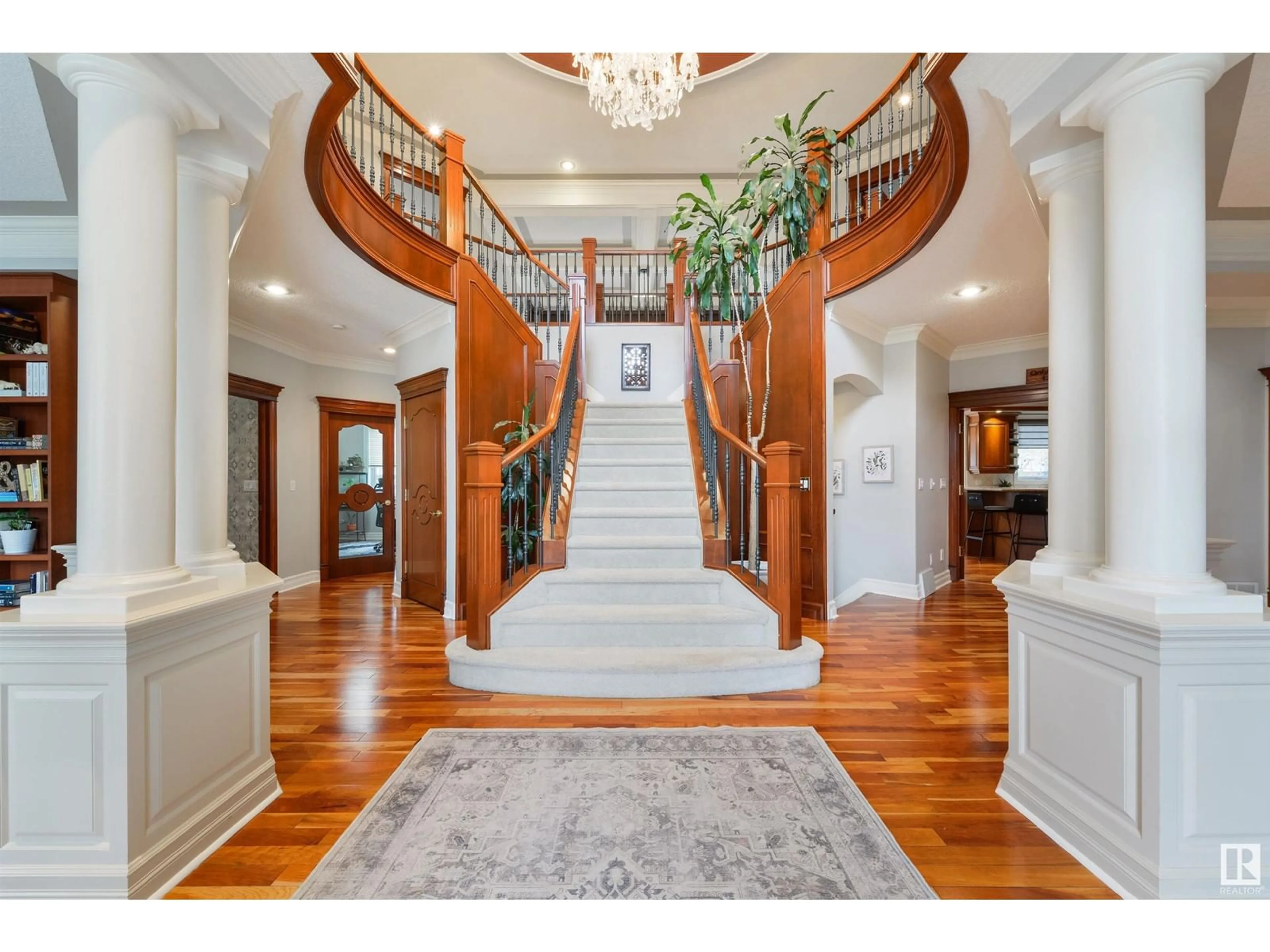 Indoor entryway for 727 HETU LN, Edmonton Alberta T6R2W9