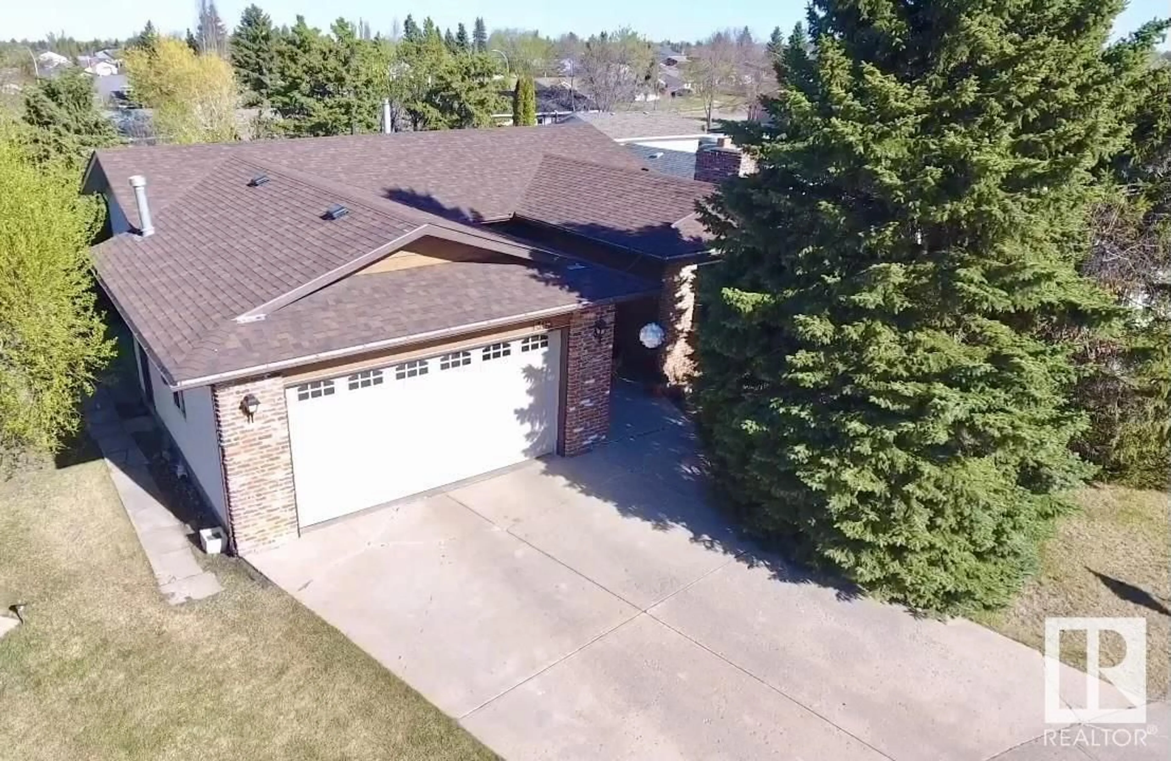 A pic from outside/outdoor area/front of a property/back of a property/a pic from drone, street for 4305 74 ST, Camrose Alberta T4V3V3