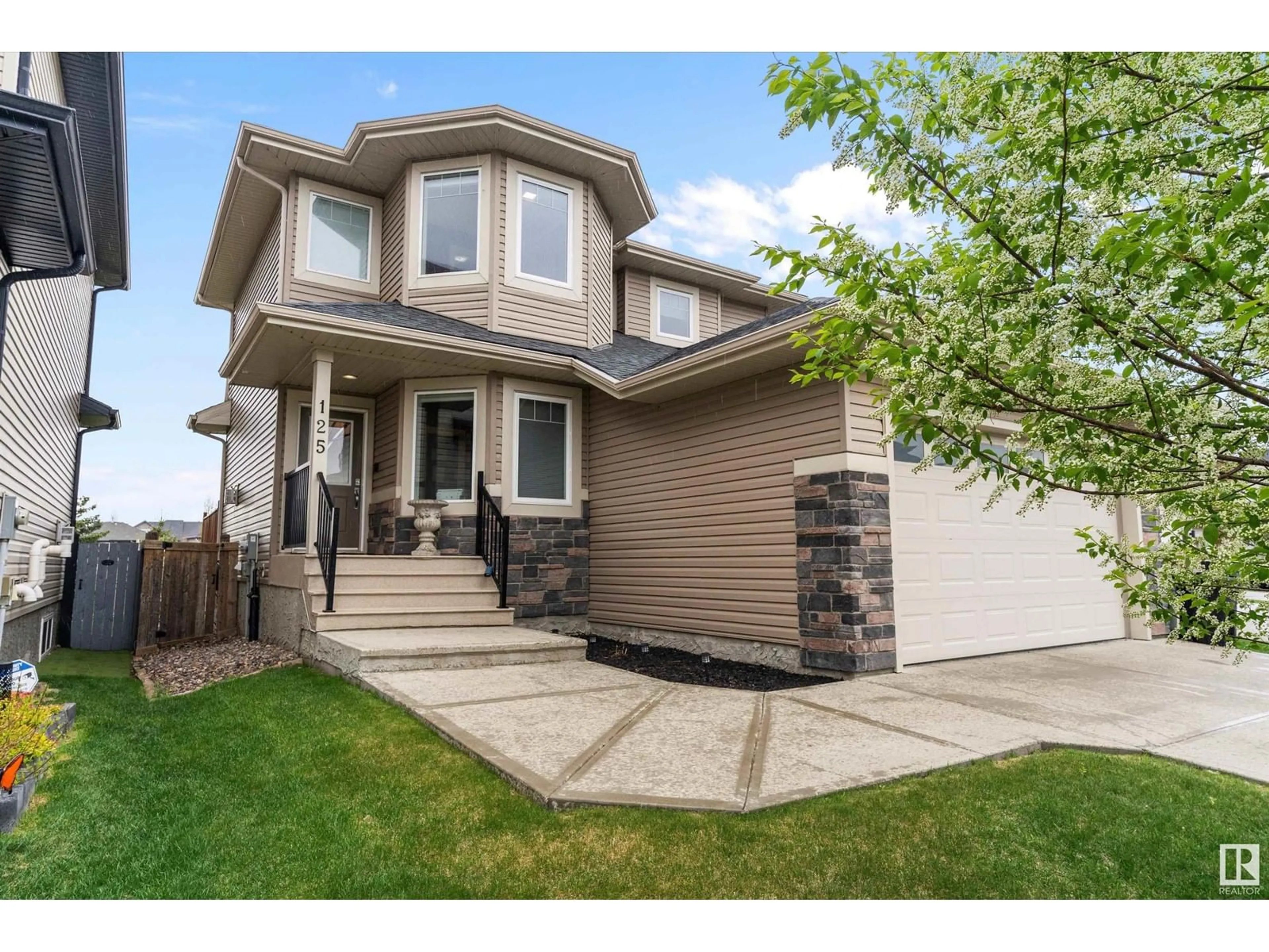 Home with vinyl exterior material, street for 125 KEYPORT CI, Leduc Alberta T9E0M4