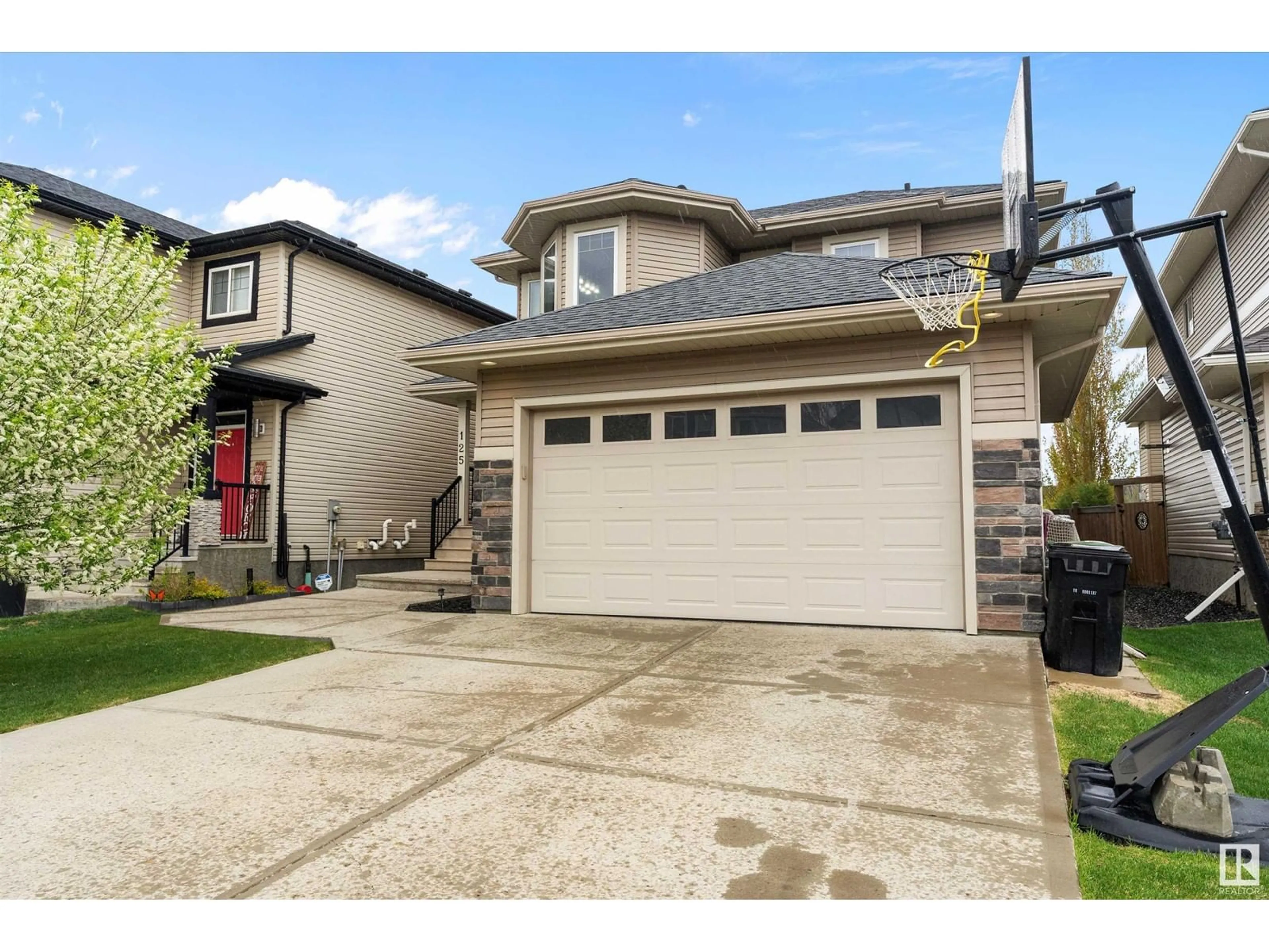 Home with vinyl exterior material, street for 125 KEYPORT CI, Leduc Alberta T9E0M4