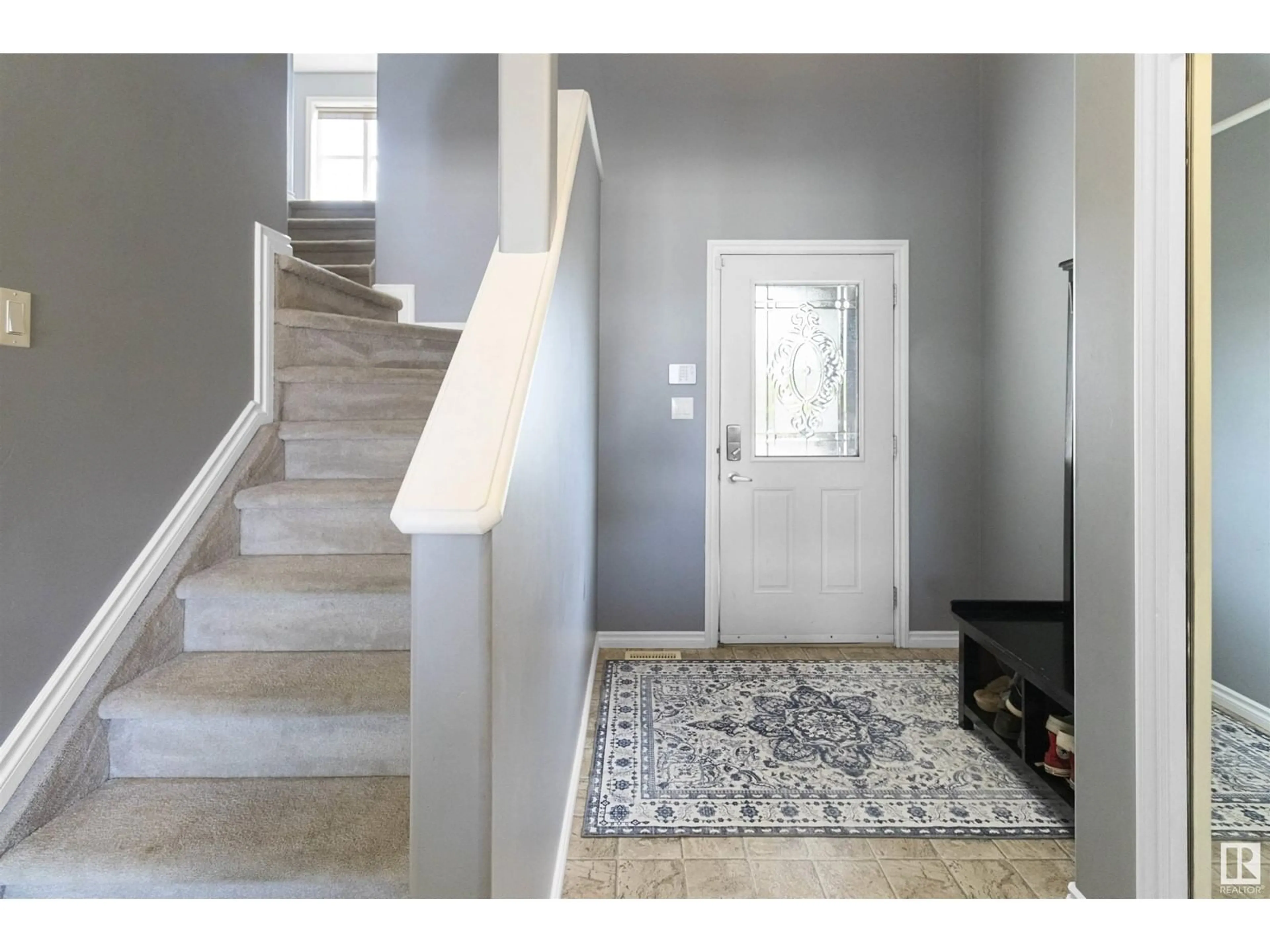 Indoor entryway for 75 APPLETON CR, Sherwood Park Alberta T8H0A4